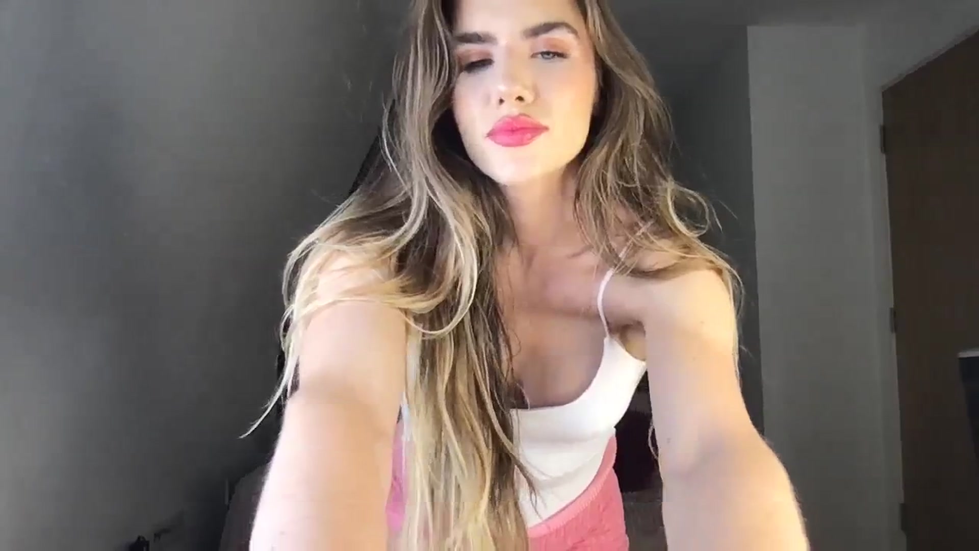 Gallery image thumbnail from Dreamy_Peach's myfreecams stream on, 11/07/2023, 18:37 image 18 of 20
