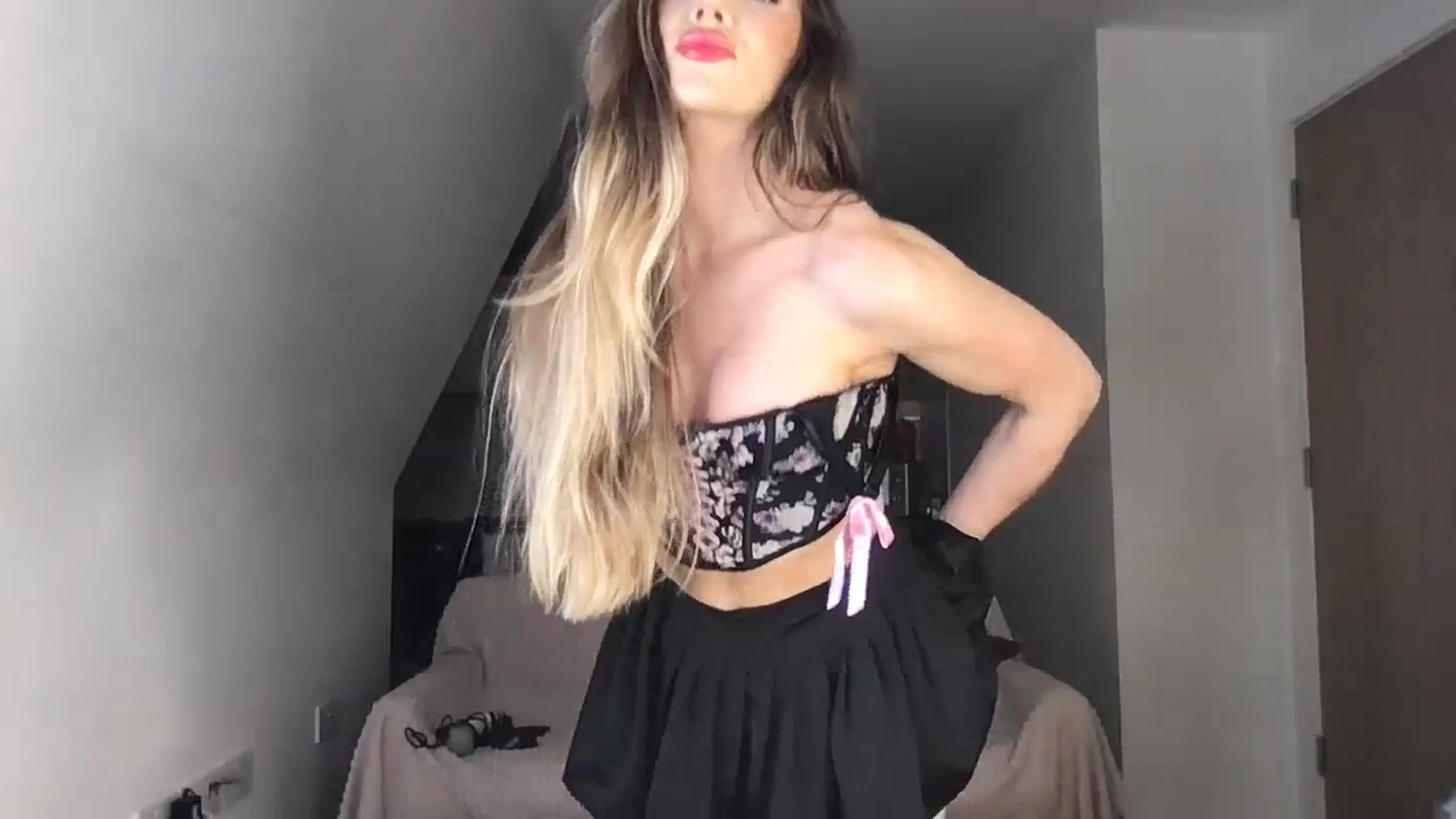 Gallery image thumbnail from Dreamy_Peach's myfreecams stream on, 11/09/2023, 17:48 image 16 of 20