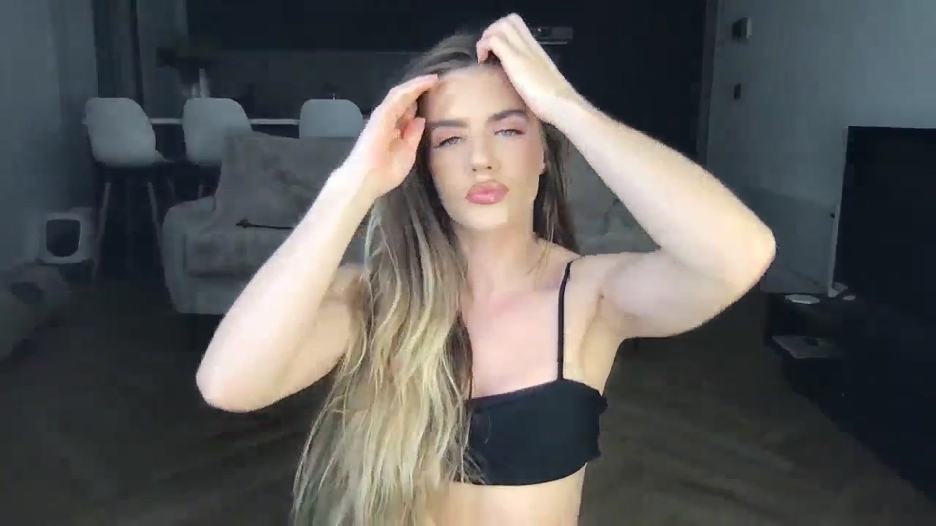 Gallery image thumbnail from Dreamy_Peach's myfreecams stream on, 12/10/2023, 21:28 image 17 of 20