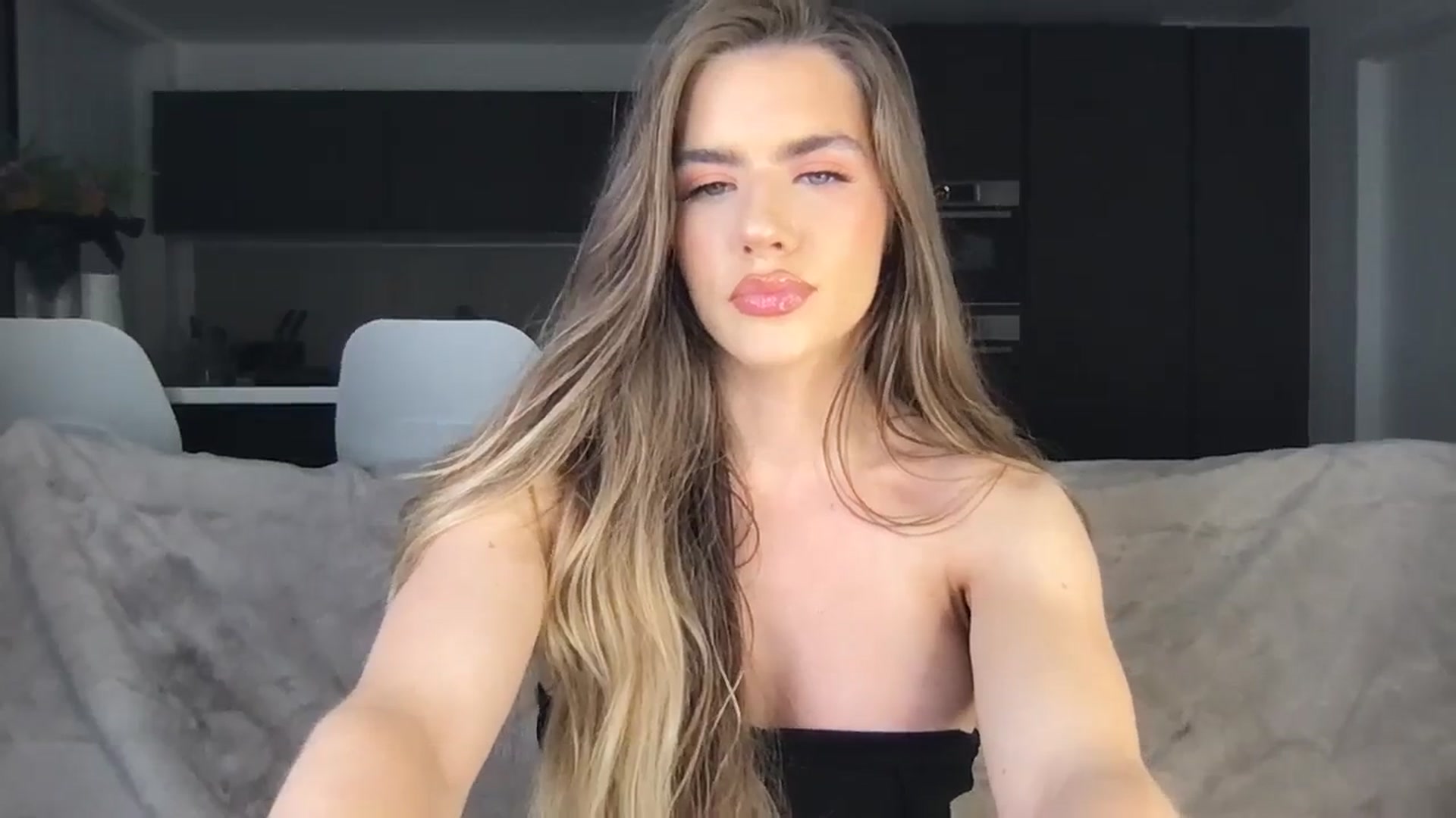 Gallery image thumbnail from Dreamy_Peach's myfreecams stream on, 12/10/2023, 22:28 image 16 of 20