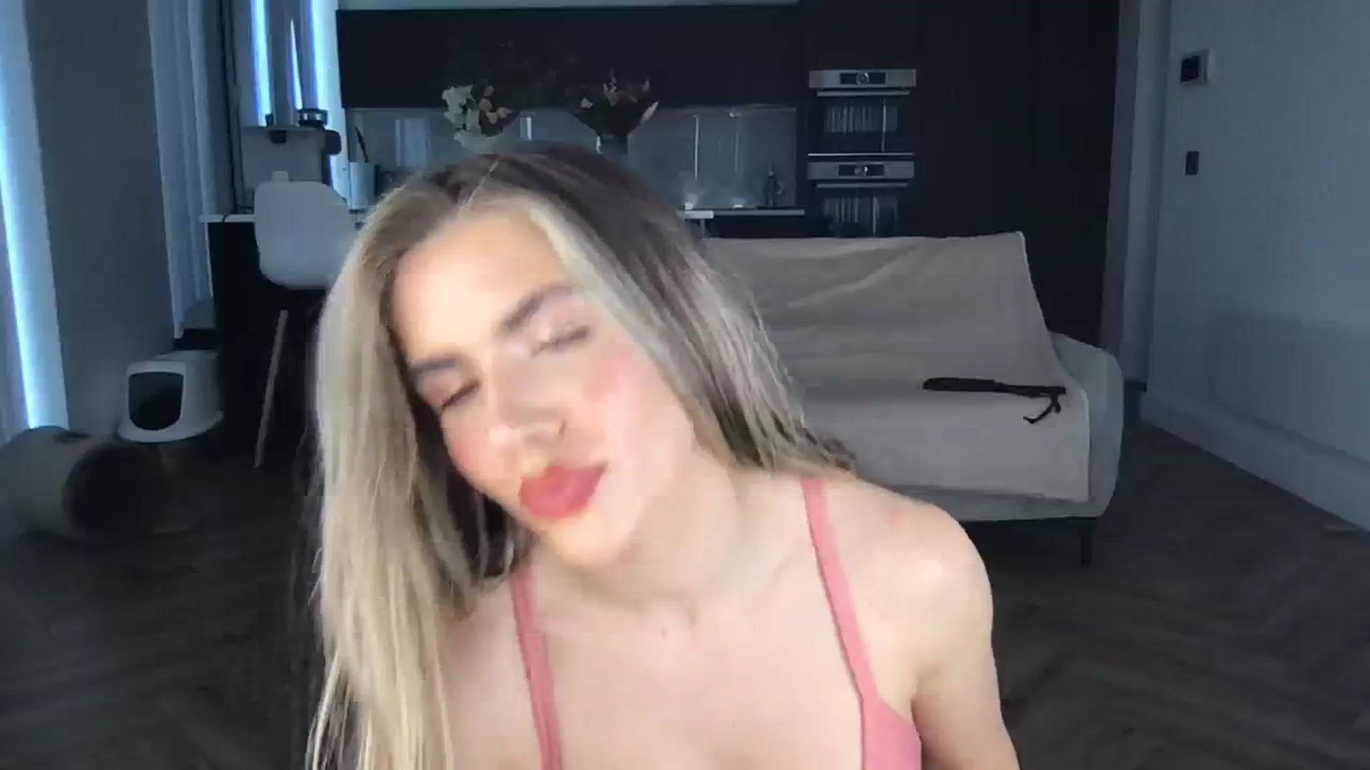 Gallery image thumbnail from Dreamy_Peach's myfreecams stream on, 03/29/2024, 16:25 image 7 of 20