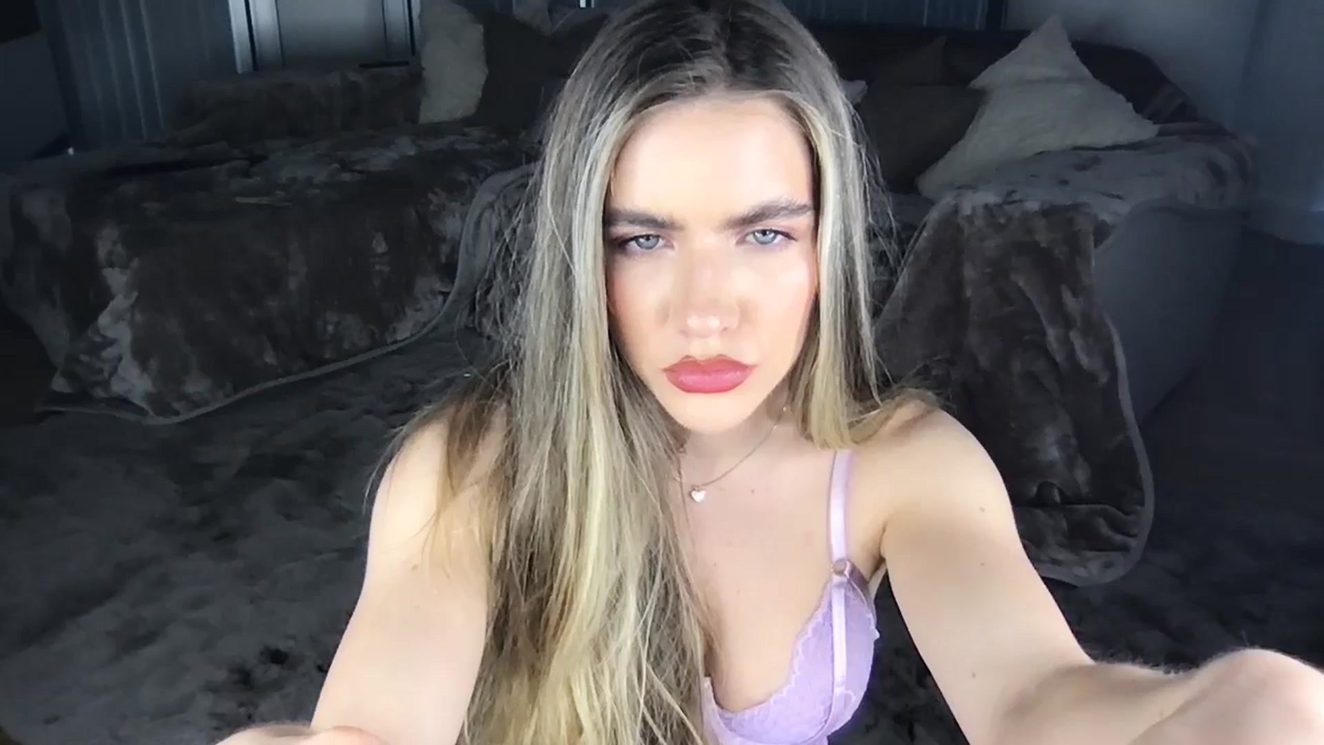 Gallery image thumbnail from Dreamy_Peach's myfreecams stream on, 04/23/2024, 19:23 image 11 of 20