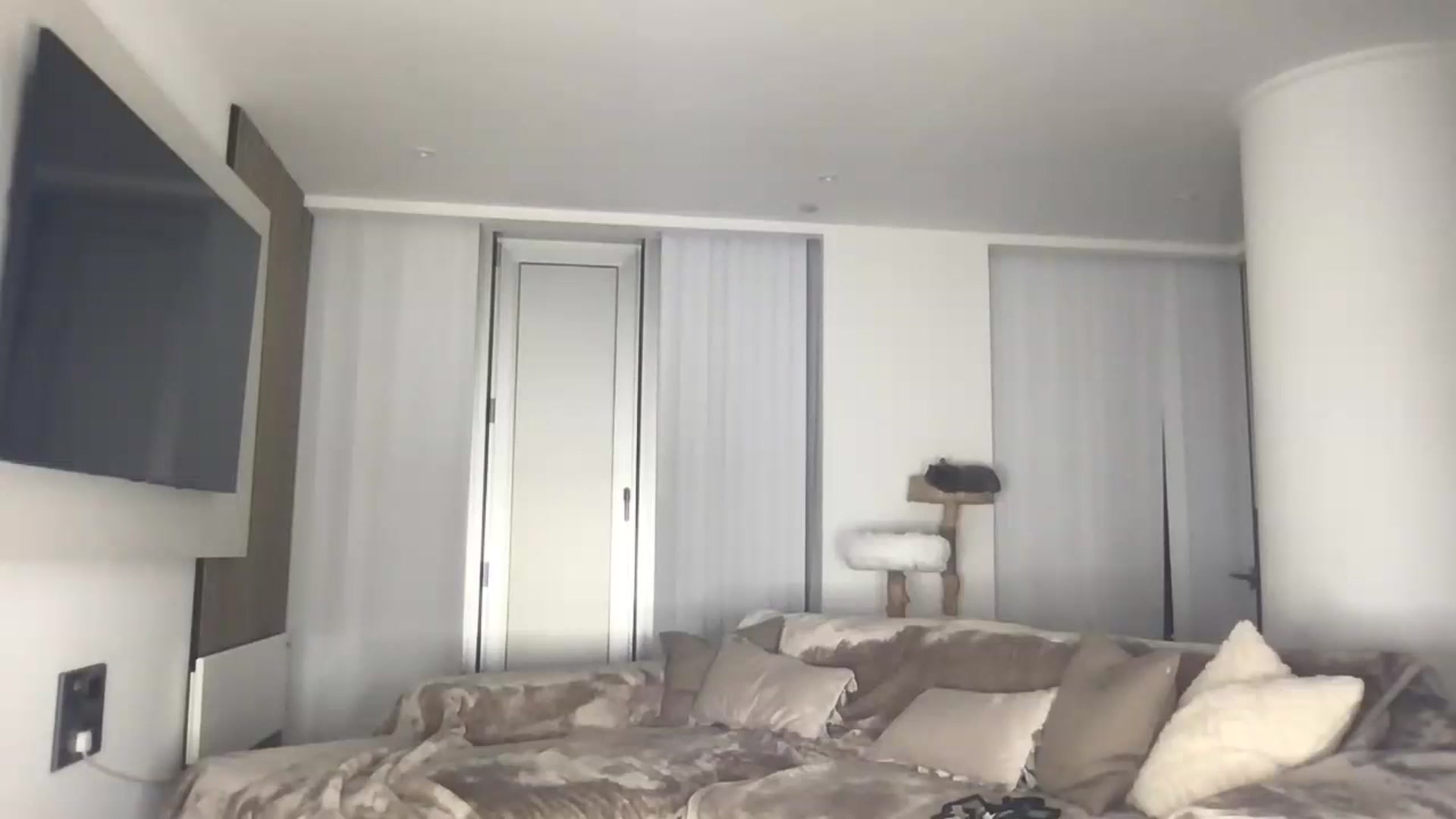 Gallery image thumbnail from Dreamy_Peach's myfreecams stream on, 05/28/2024, 01:04 image 5 of 20