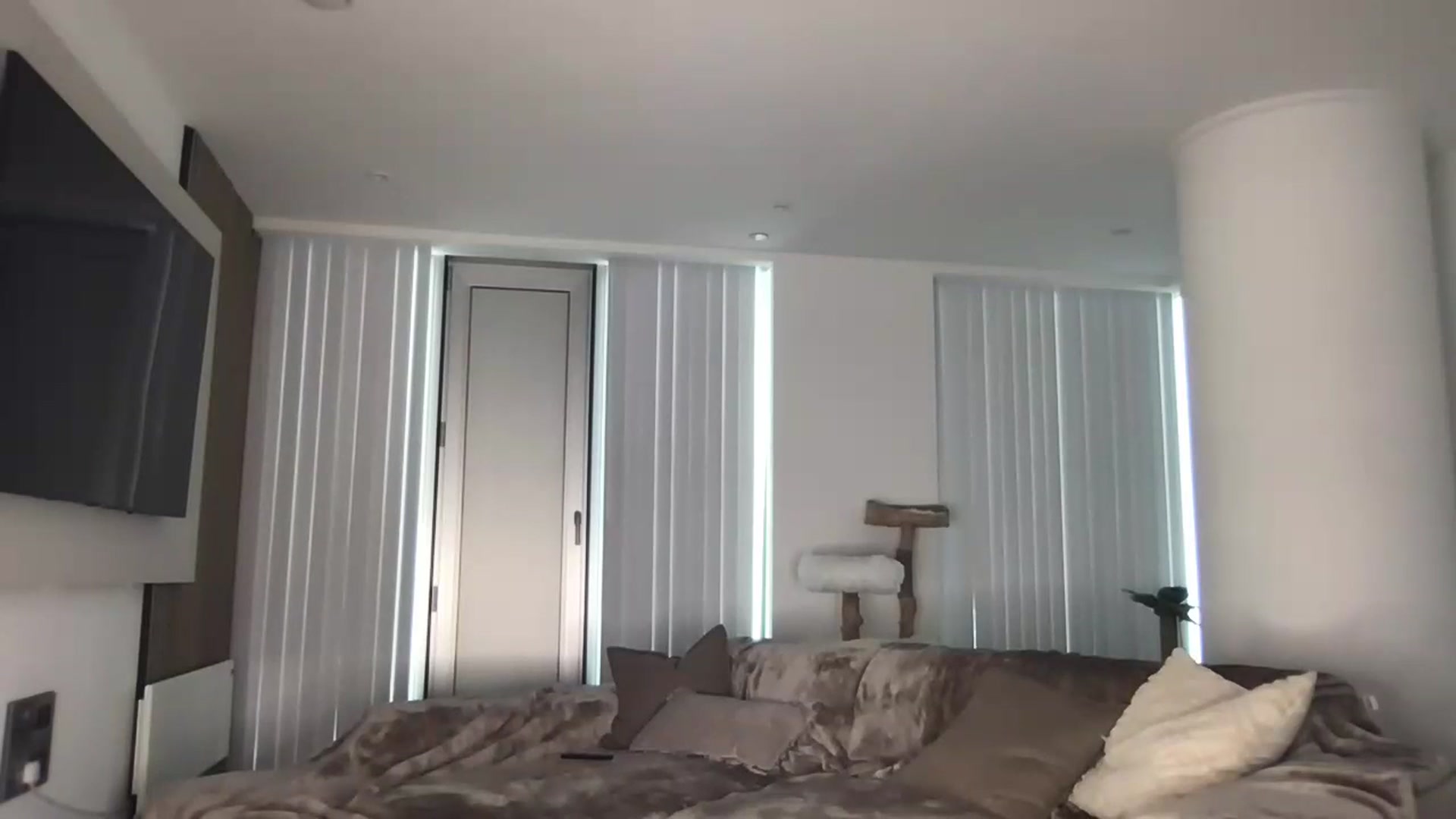 Gallery image thumbnail from Dreamy_Peach's myfreecams stream on, 06/23/2024, 18:59 image 17 of 20
