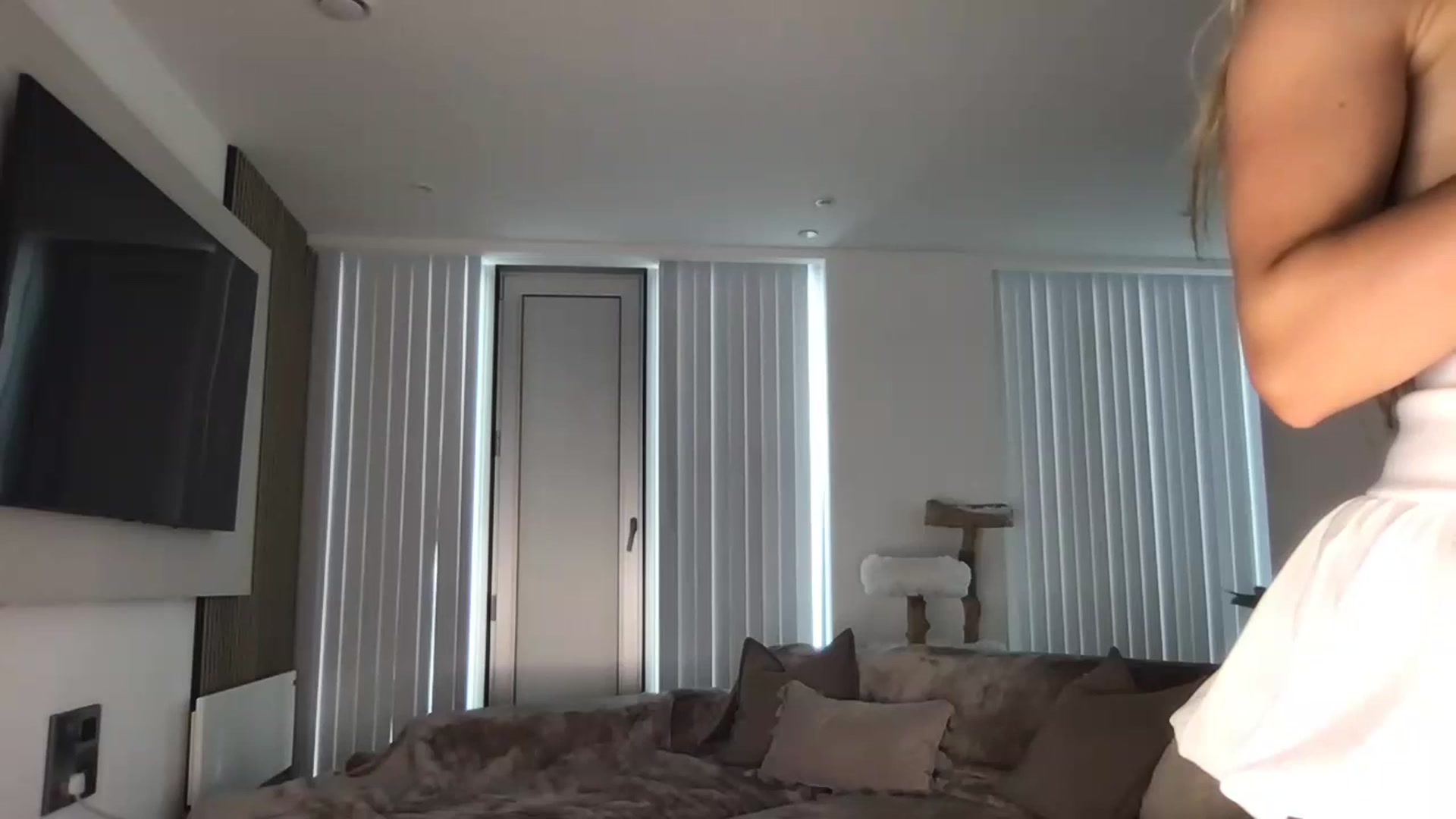 Gallery image thumbnail from Dreamy_Peach's myfreecams stream on, 06/24/2024, 17:42 image 19 of 20