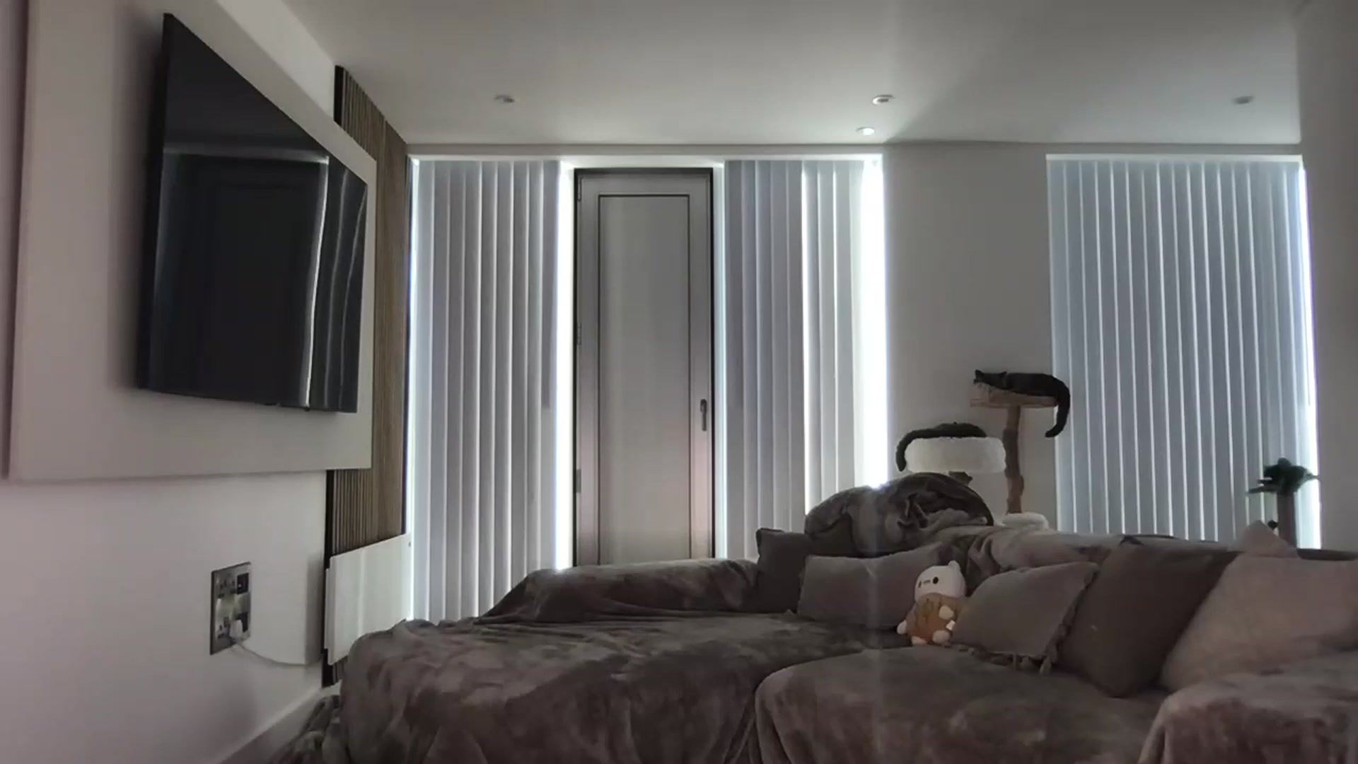 Gallery image thumbnail from Dreamy_Peach's myfreecams stream on, 07/07/2024, 18:29 image 10 of 20
