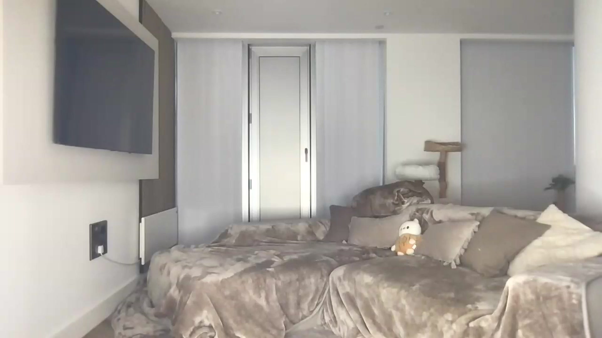 Gallery image thumbnail from Dreamy_Peach's myfreecams stream on, 07/07/2024, 21:24 image 17 of 20
