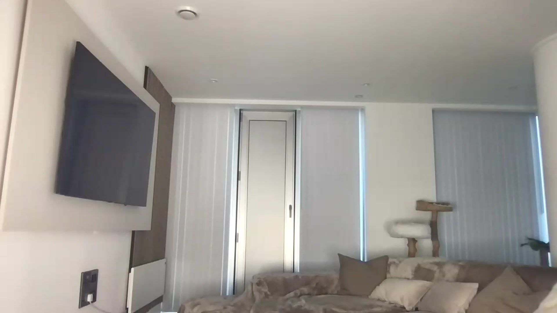 Gallery image thumbnail from Dreamy_Peach's myfreecams stream on, 07/24/2024, 19:25 image 10 of 20