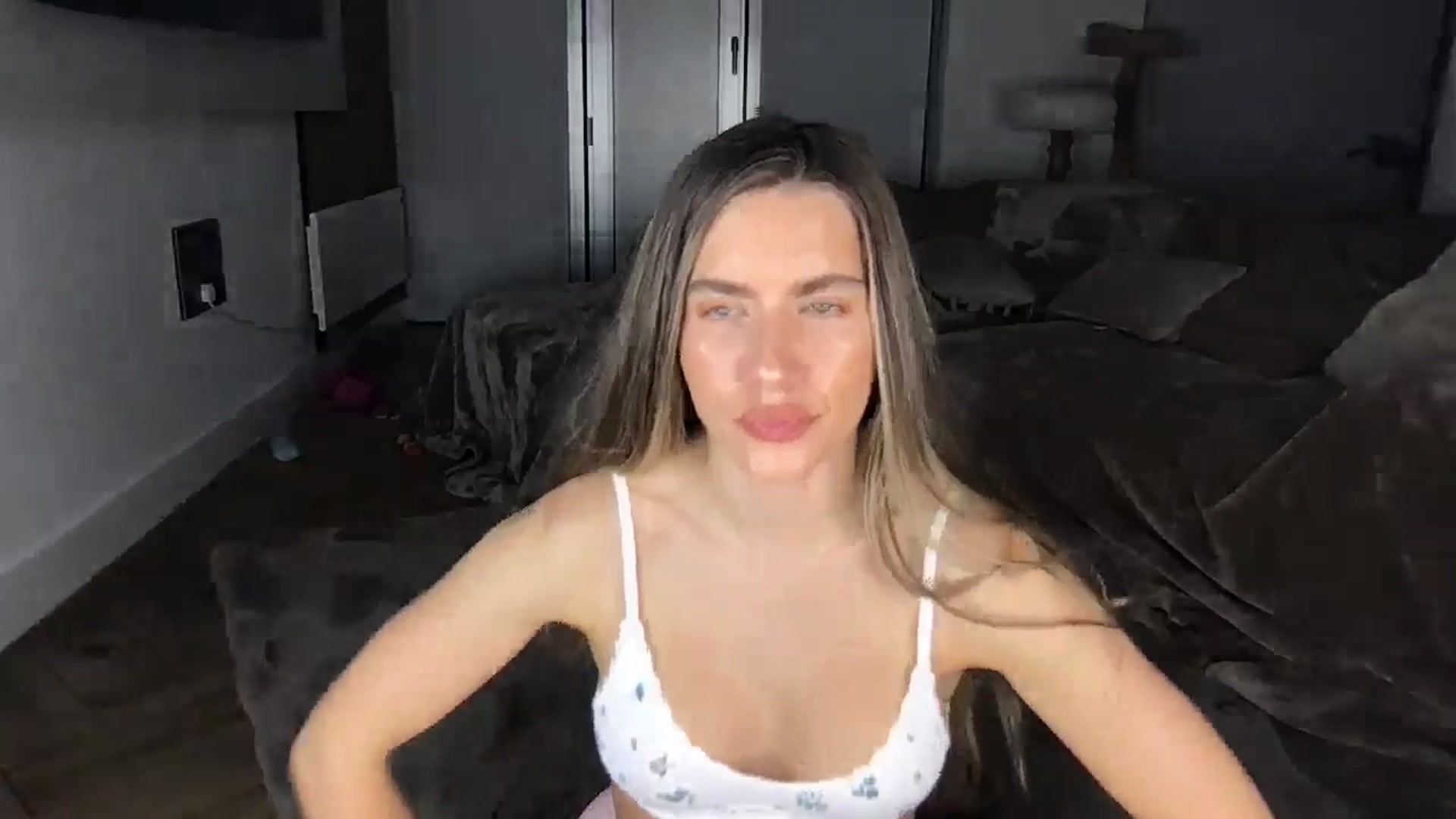 Gallery image thumbnail from Dreamy_Peach's myfreecams stream on, 07/24/2024, 21:21 image 2 of 20