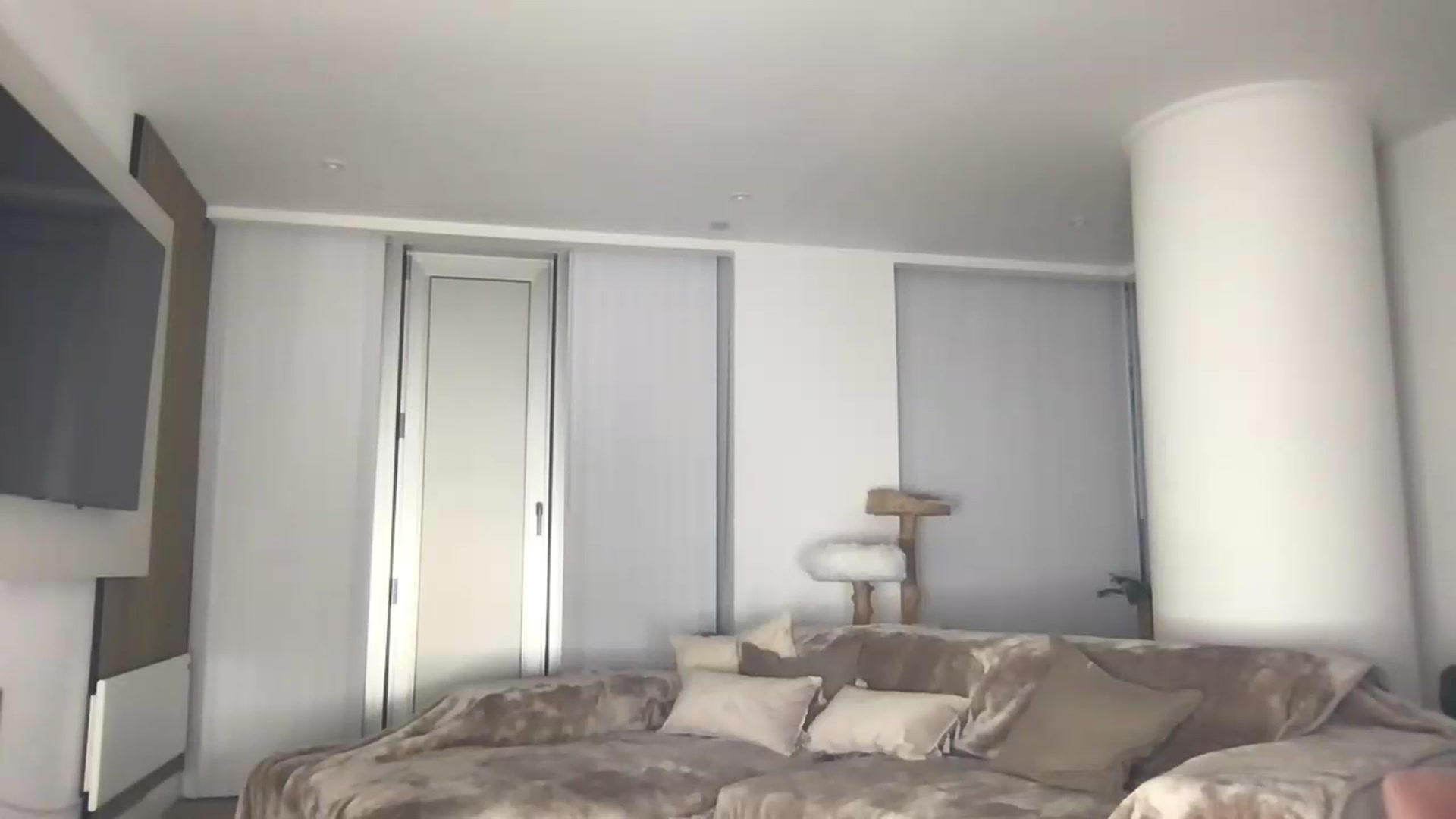 Gallery image thumbnail from Dreamy_Peach's myfreecams stream on, 07/29/2024, 20:34 image 19 of 20