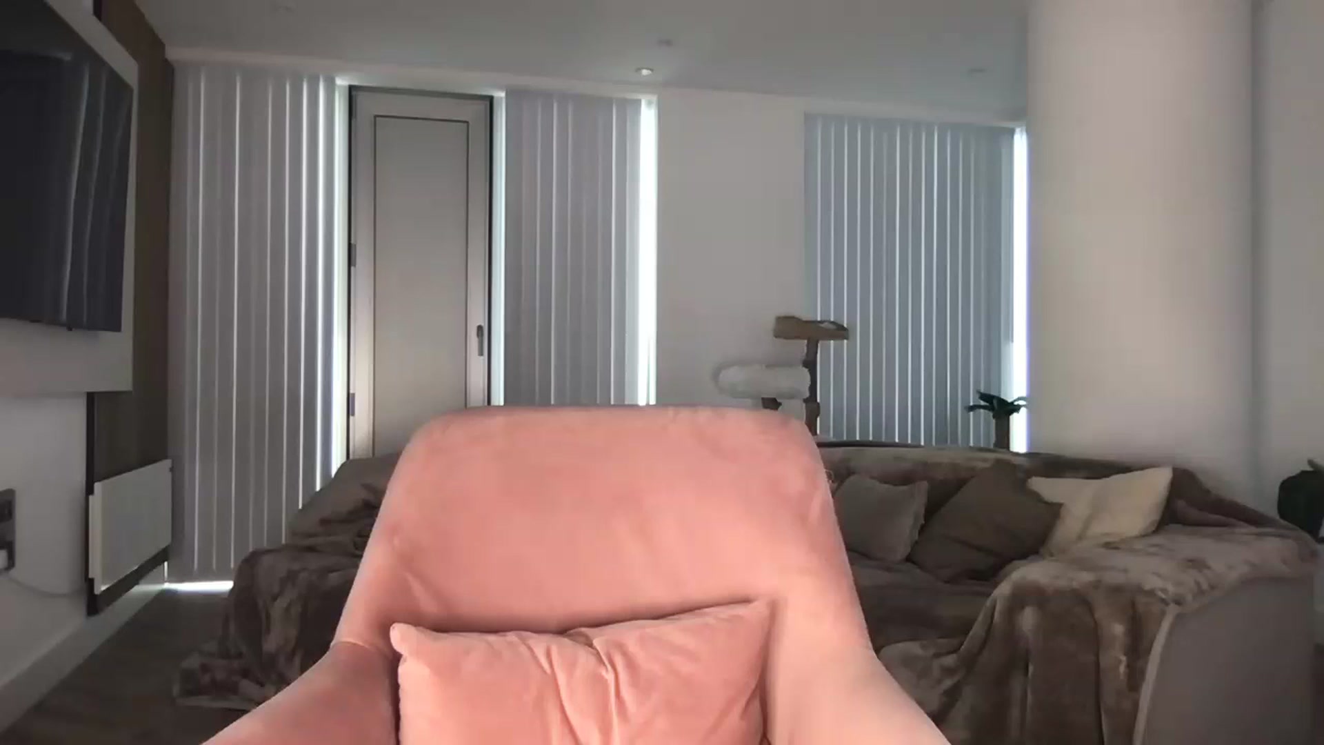 Gallery image thumbnail from Dreamy_Peach's myfreecams stream on, 07/31/2024, 18:50 image 11 of 20