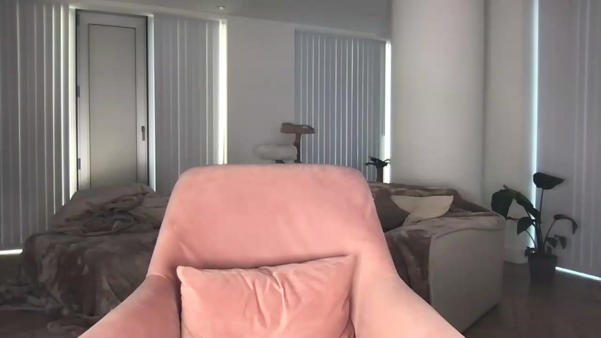 Gallery image thumbnail from Dreamy_Peach's myfreecams stream on, 07/31/2024, 19:24 image 11 of 20