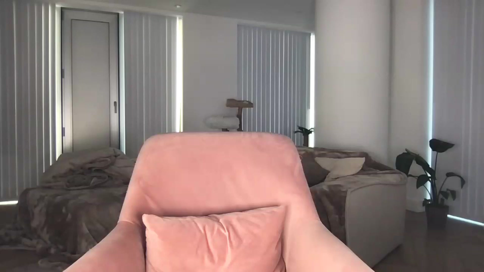Gallery image thumbnail from Dreamy_Peach's myfreecams stream on, 07/31/2024, 19:24 image 10 of 20