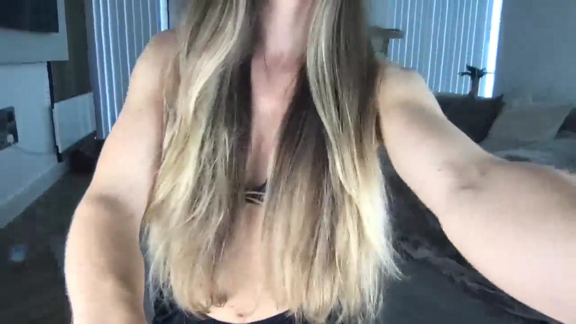 Gallery image thumbnail from Dreamy_Peach's myfreecams stream on, 08/06/2024, 09:40 image 15 of 20