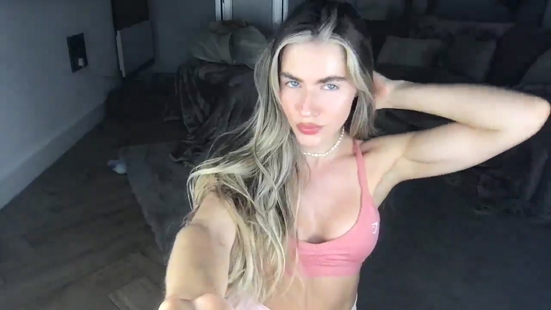 Gallery image thumbnail from Dreamy_Peach's myfreecams stream on, 08/11/2024, 20:13 image 5 of 20
