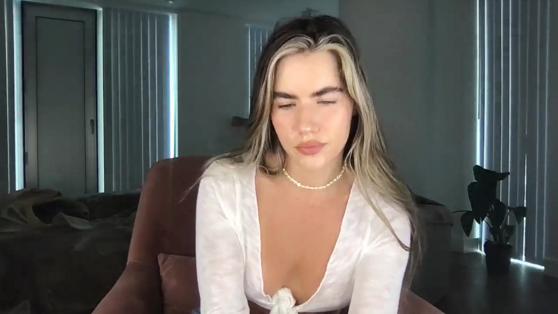 Gallery image thumbnail from Dreamy_Peach's myfreecams stream on, 08/17/2024, 14:30 image 13 of 20