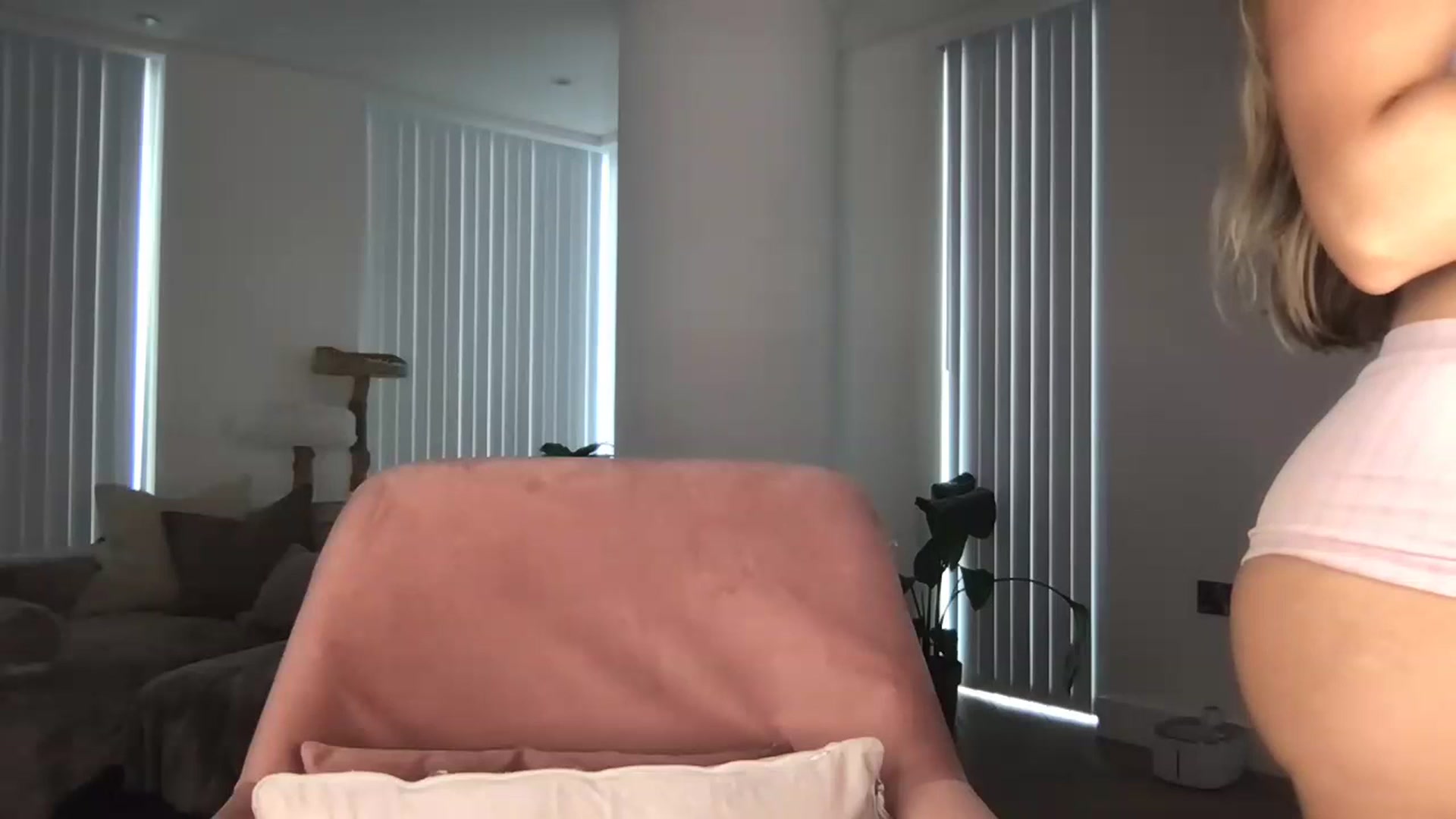 Gallery image thumbnail from Dreamy_Peach's myfreecams stream on, 08/22/2024, 14:22 image 3 of 20