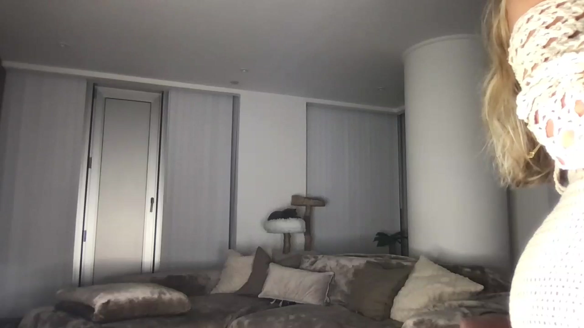 Gallery image thumbnail from Dreamy_Peach's myfreecams stream on, 08/24/2024, 22:09 image 8 of 20