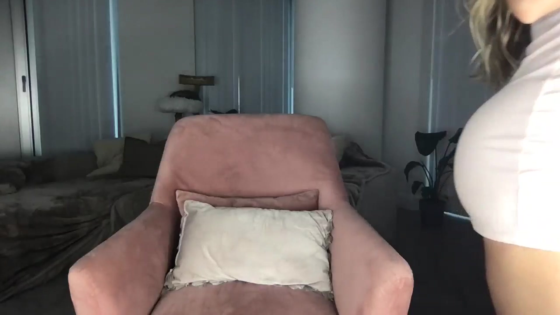 Gallery image thumbnail from Dreamy_Peach's myfreecams stream on, 09/02/2024, 18:12 image 6 of 20