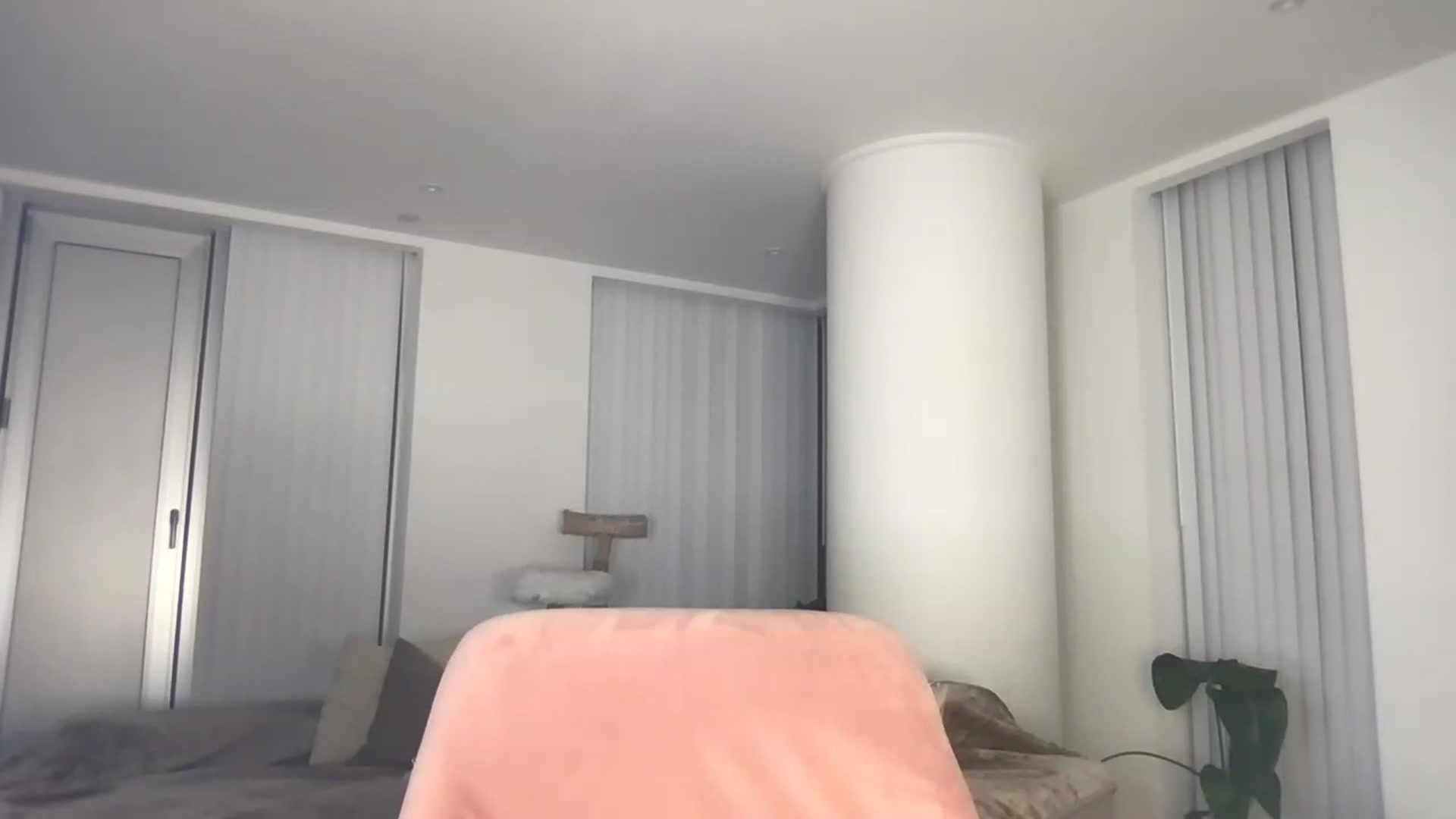 Gallery image thumbnail from Dreamy_Peach's myfreecams stream on, 09/15/2024, 21:40 image 12 of 20