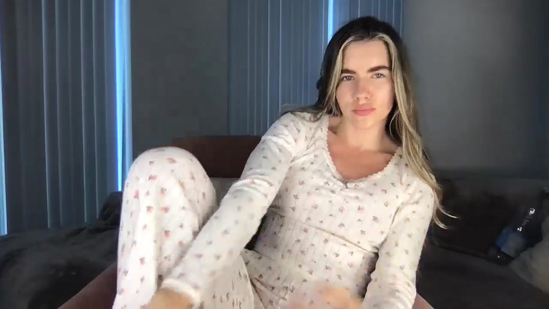 Gallery image thumbnail from Dreamy_Peach's myfreecams stream on, 09/23/2024, 13:21 image 11 of 20