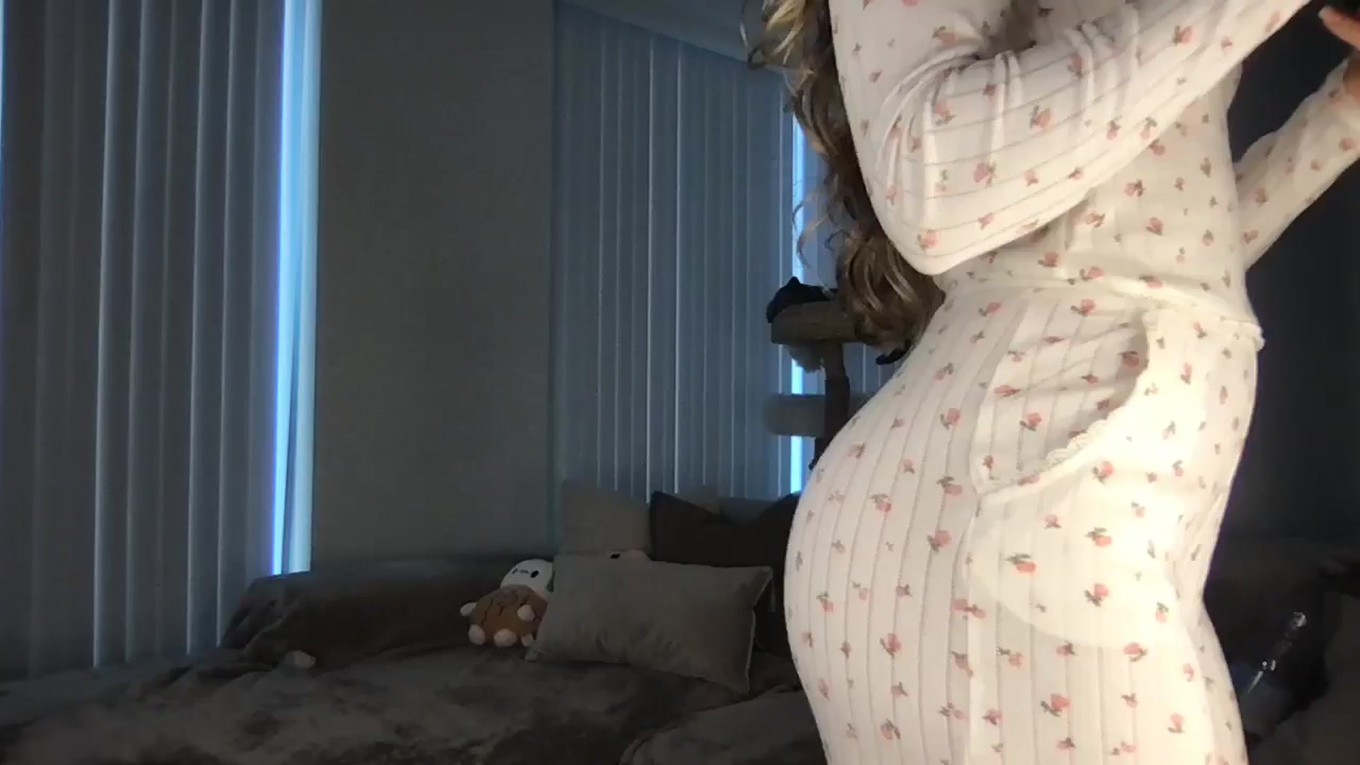 Gallery image thumbnail from Dreamy_Peach's myfreecams stream on, 09/23/2024, 13:21 image 1 of 20