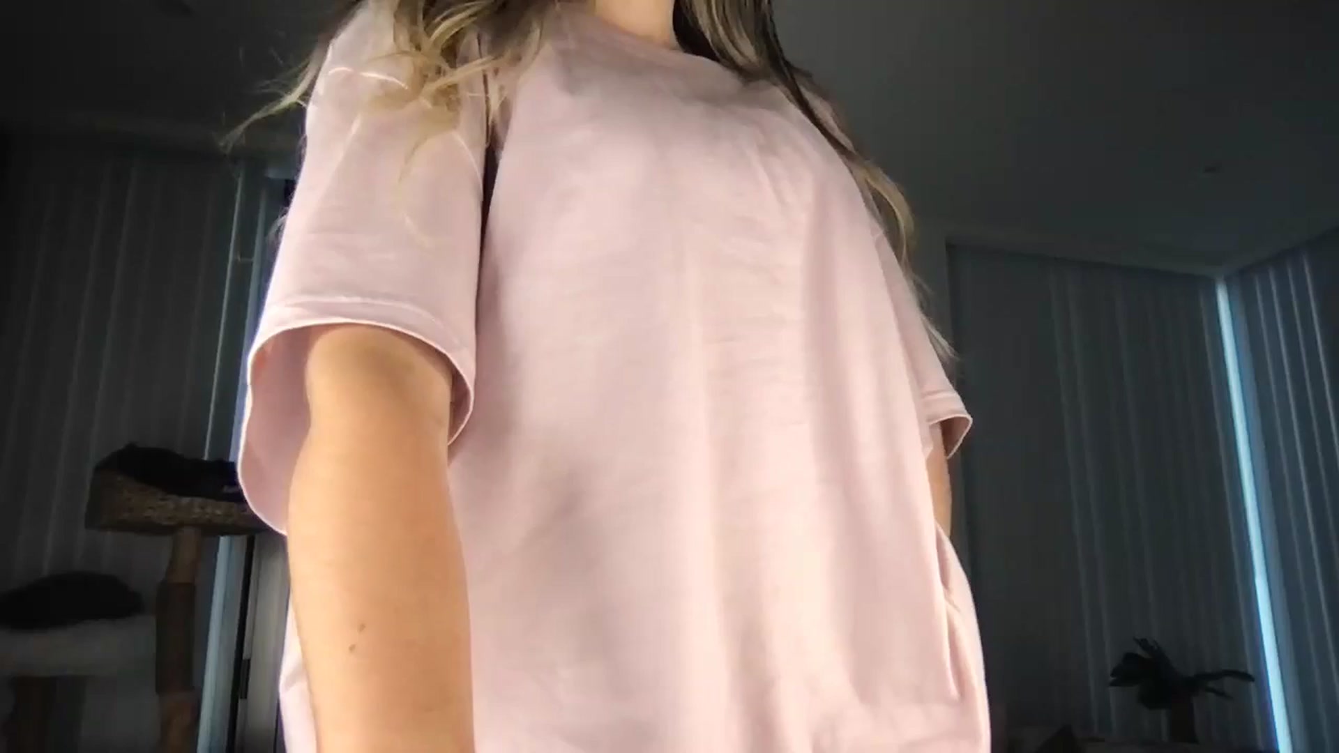 Gallery image thumbnail from Dreamy_Peach's myfreecams stream on, 09/28/2024, 16:05 image 18 of 20