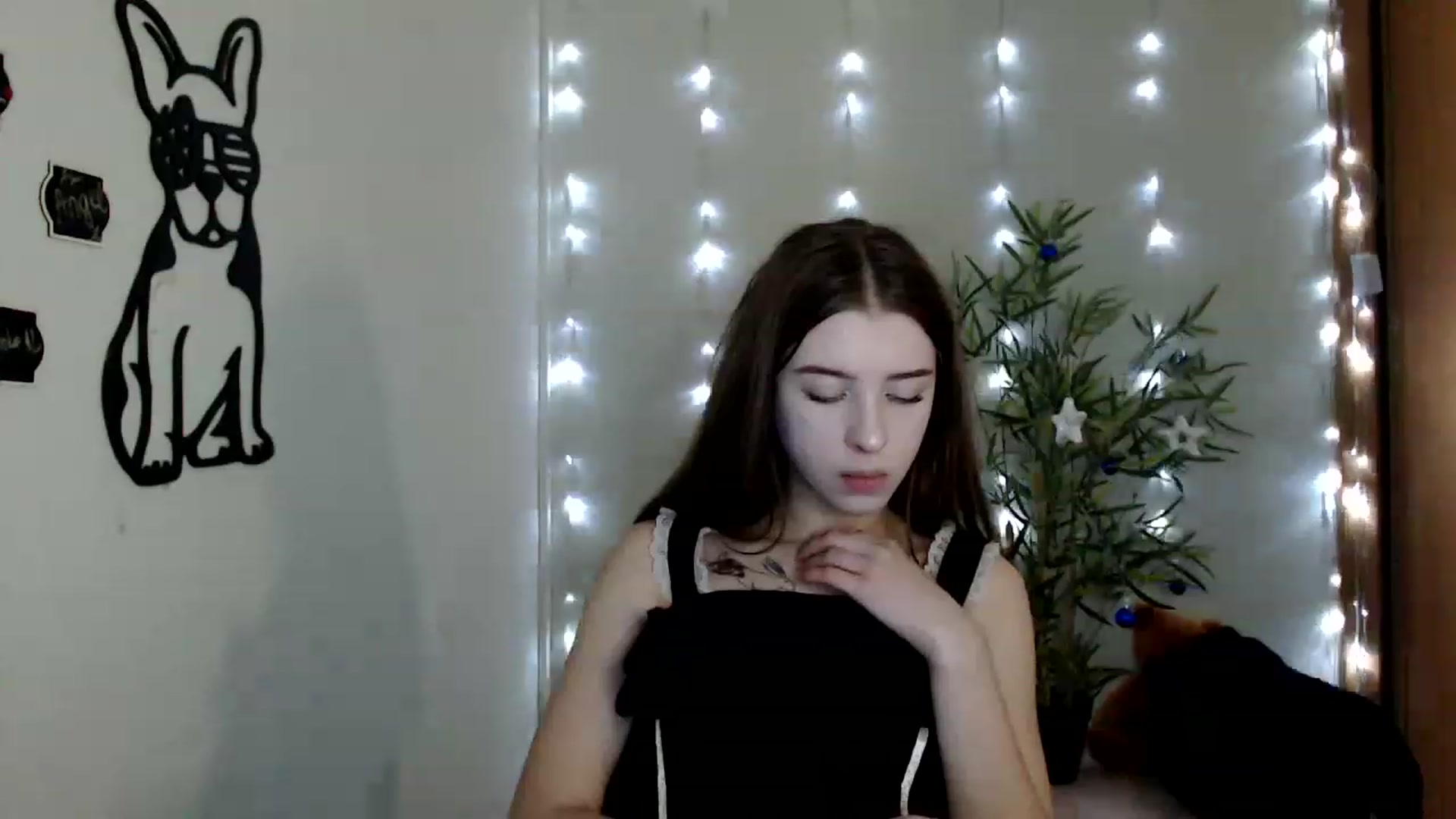 Gallery image thumbnail from Dreamy_devil's myfreecams stream on, 12/05/2022, 17:17 image 9 of 20
