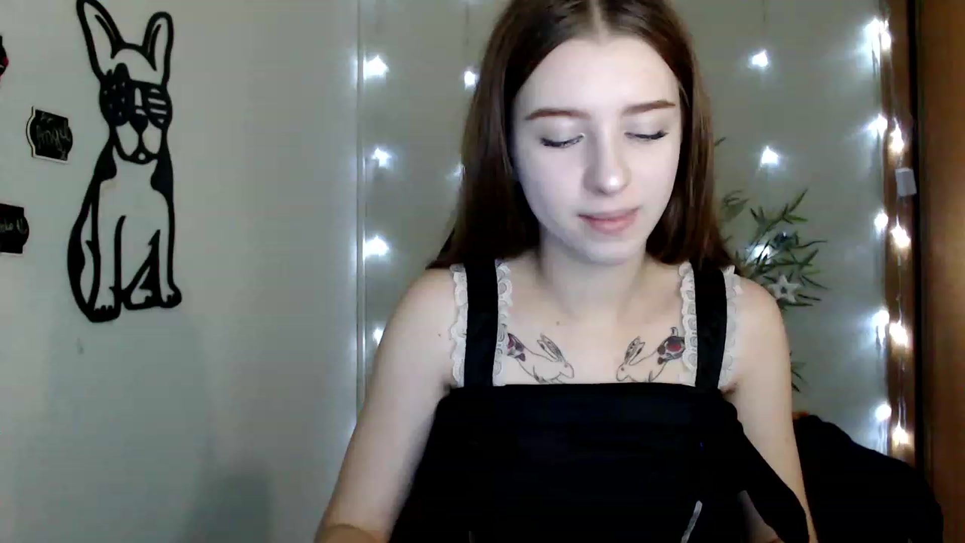 Gallery image thumbnail from Dreamy_devil's myfreecams stream on, 12/05/2022, 17:17 image 18 of 20