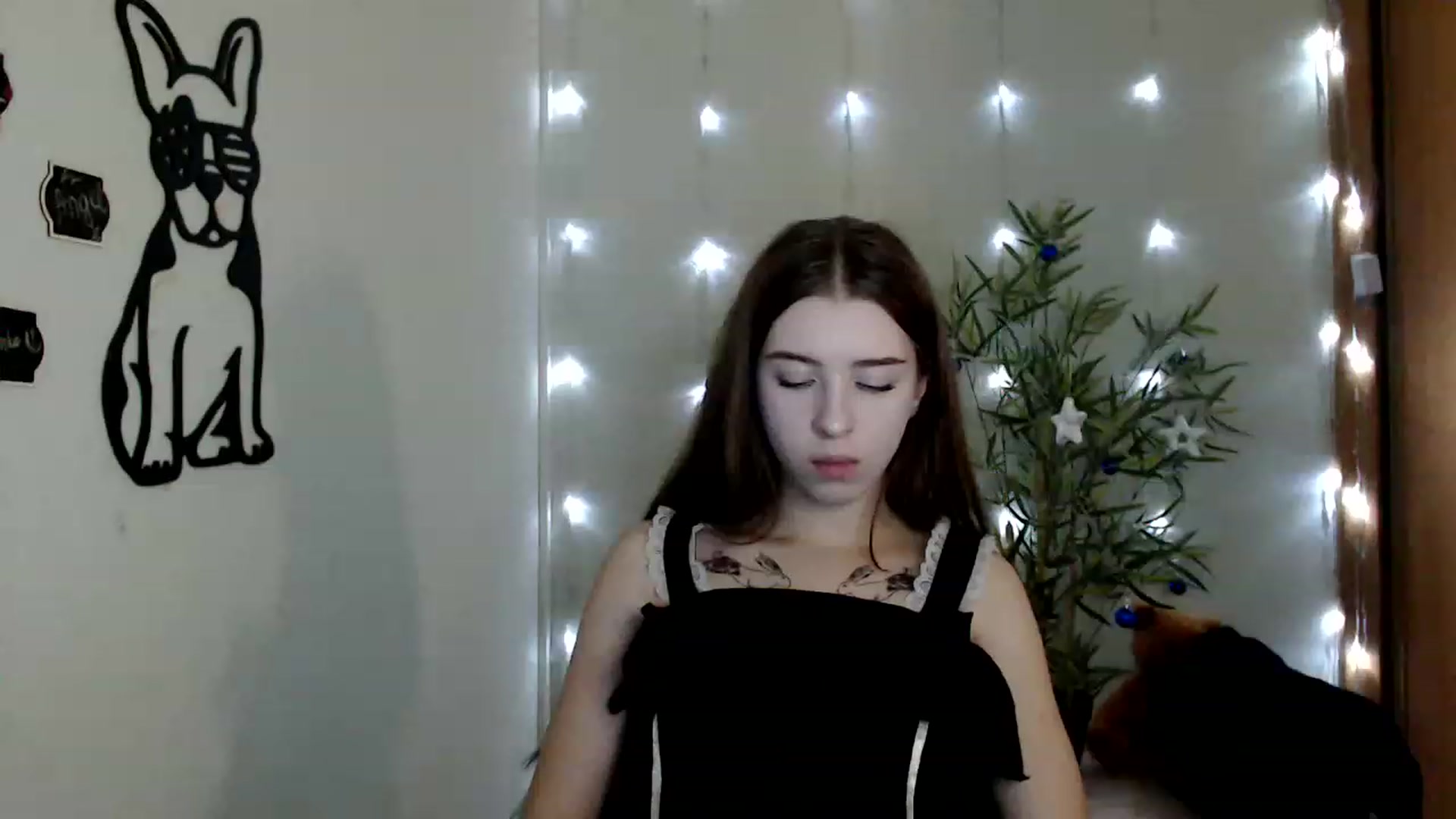 Gallery image thumbnail from Dreamy_devil's myfreecams stream on, 12/05/2022, 17:17 image 8 of 20