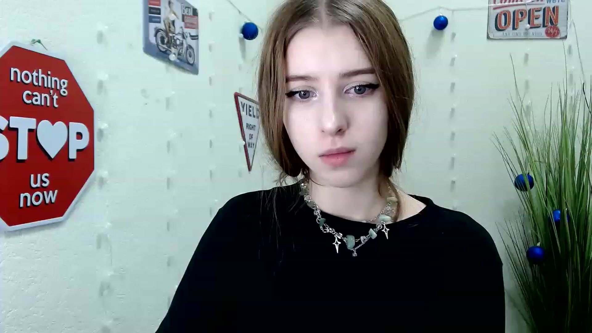 Gallery image thumbnail from Dreamy_devil's myfreecams stream on, 12/10/2022, 14:59 image 9 of 20