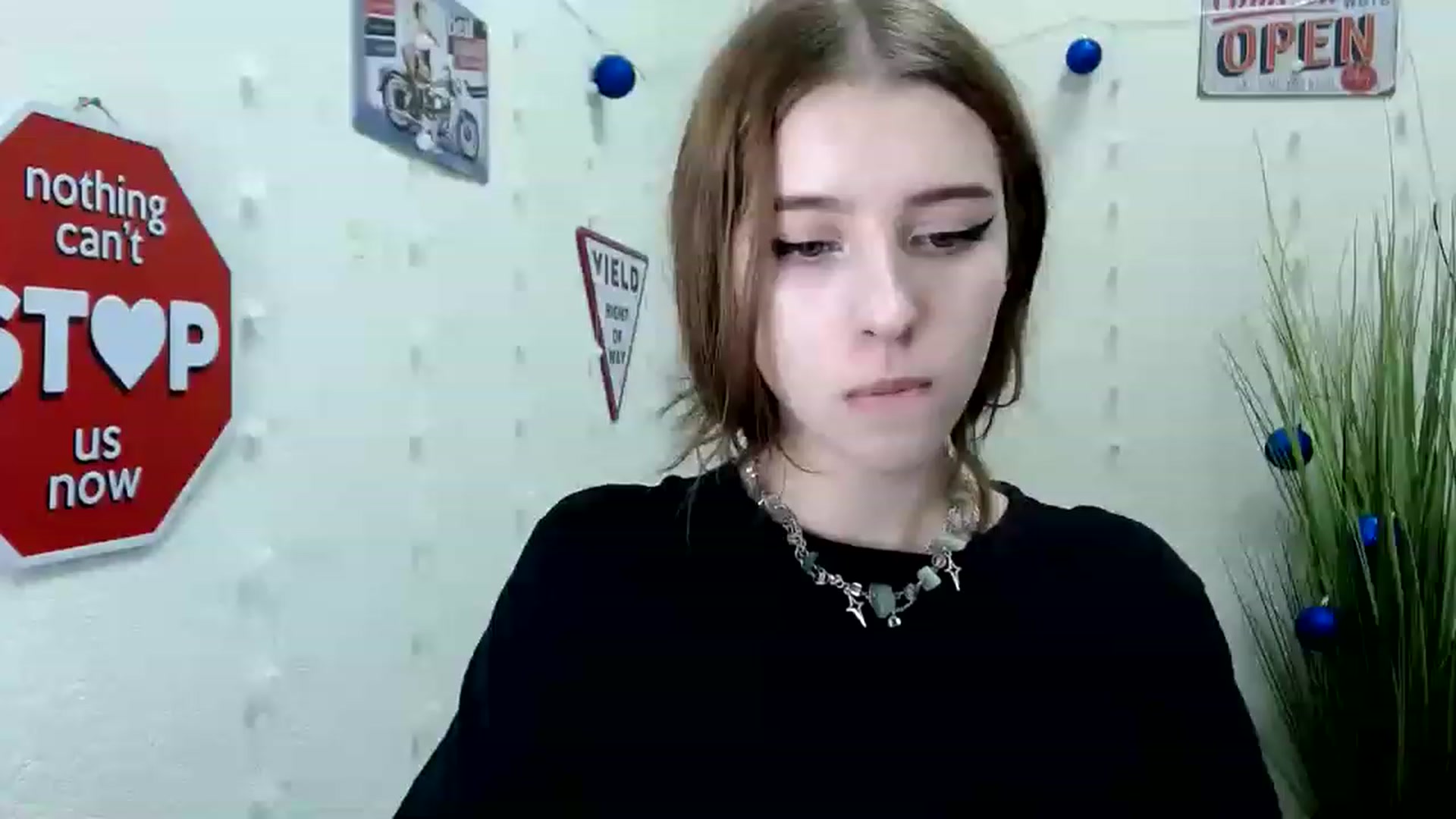 Gallery image thumbnail from Dreamy_devil's myfreecams stream on, 12/10/2022, 14:59 image 13 of 20