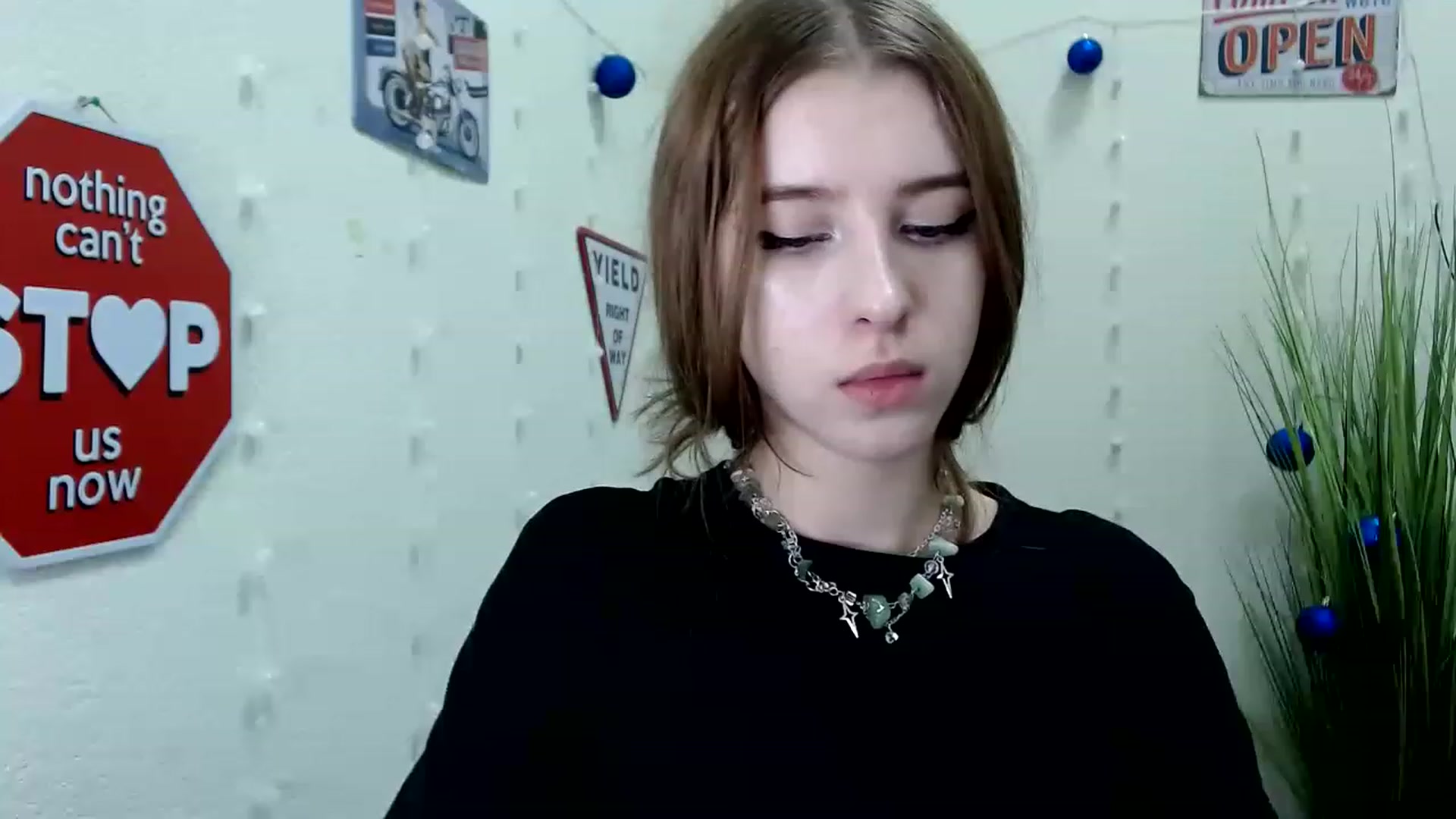 Gallery image thumbnail from Dreamy_devil's myfreecams stream on, 12/10/2022, 14:59 image 4 of 20