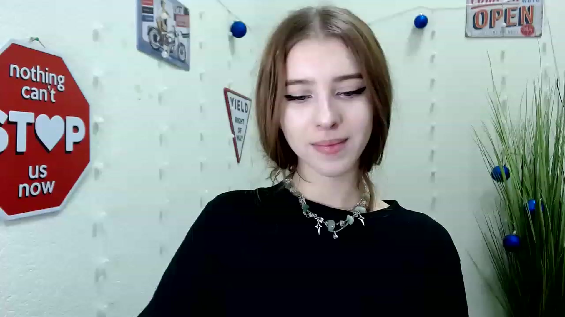 Gallery image thumbnail from Dreamy_devil's myfreecams stream on, 12/10/2022, 14:59 image 3 of 20