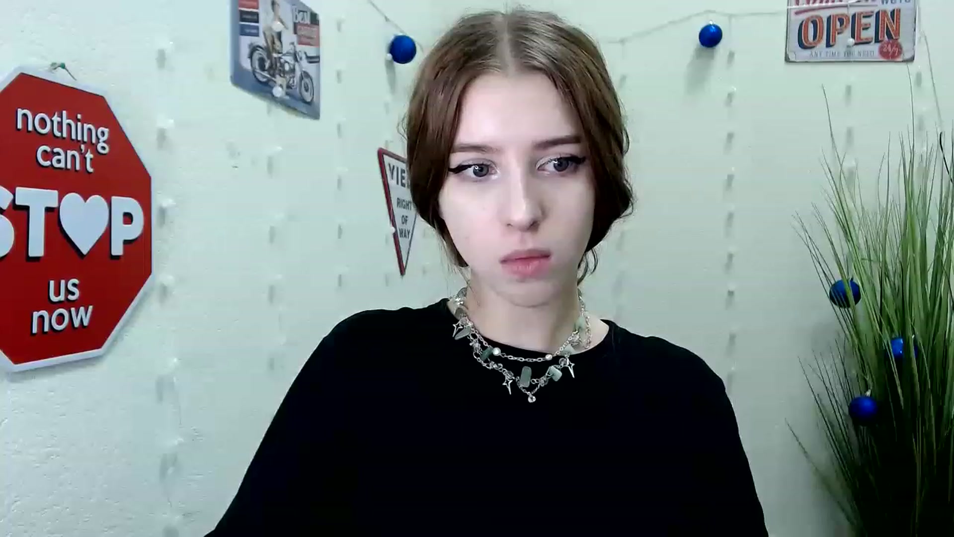 Gallery image thumbnail from Dreamy_devil's myfreecams stream on, 12/10/2022, 17:12 image 7 of 20