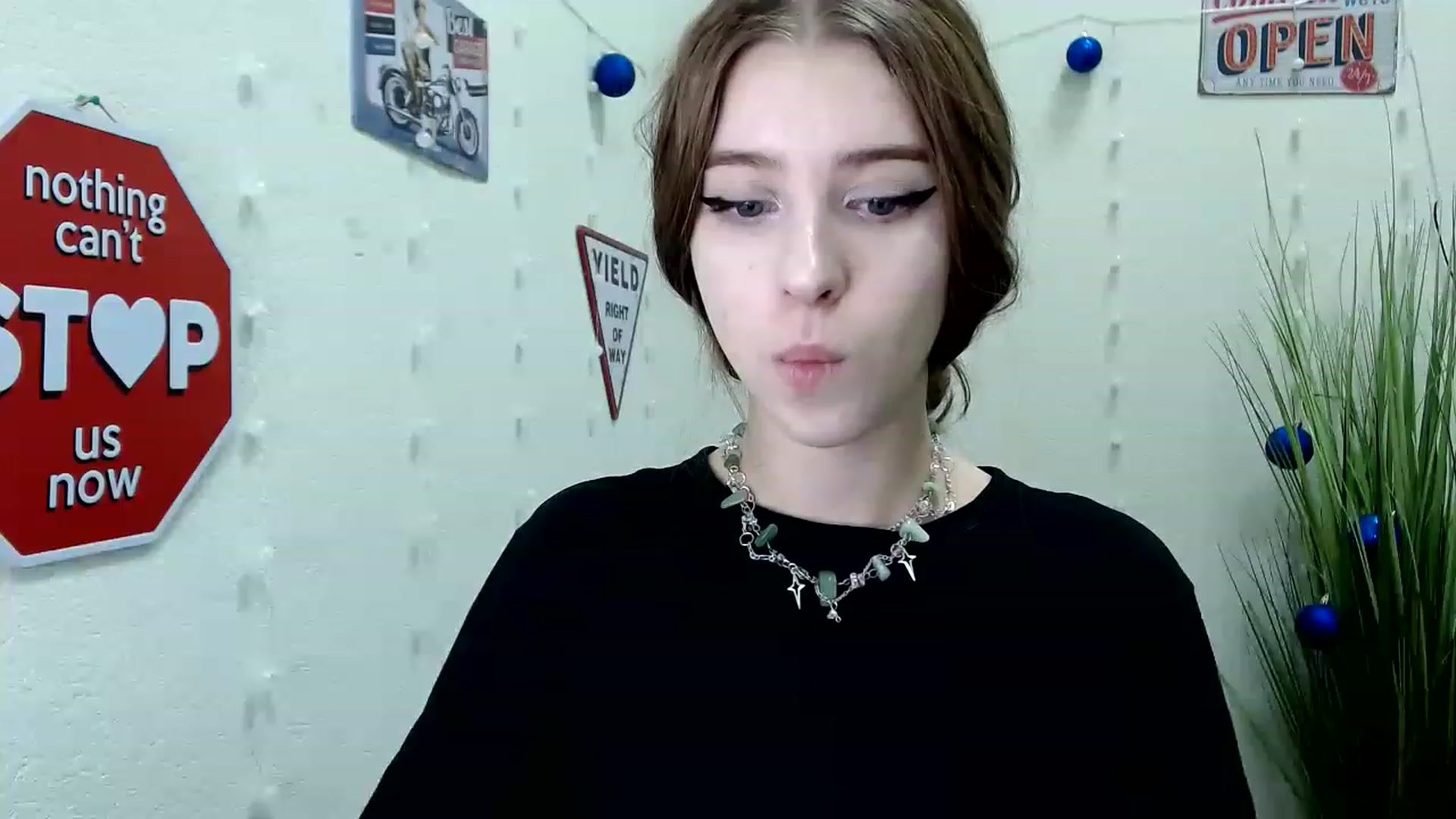 Gallery image thumbnail from Dreamy_devil's myfreecams stream on, 12/10/2022, 17:12 image 17 of 20