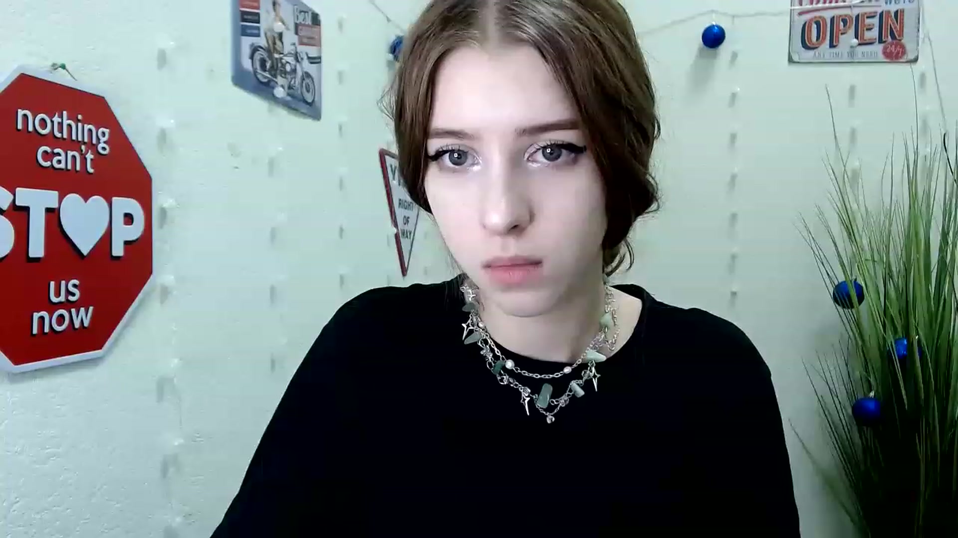 Gallery image thumbnail from Dreamy_devil's myfreecams stream on, 12/10/2022, 17:12 image 4 of 20
