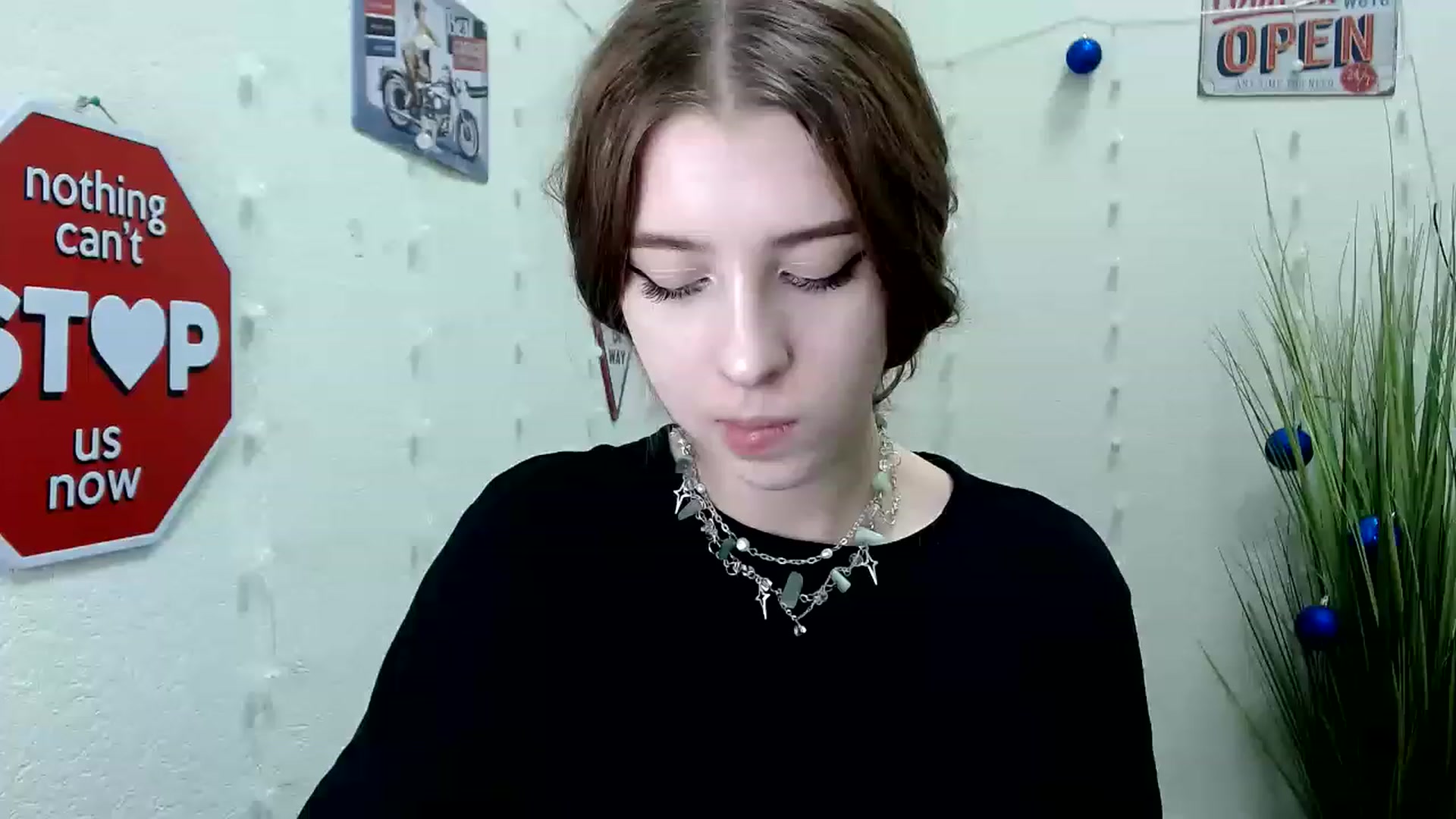 Gallery image thumbnail from Dreamy_devil's myfreecams stream on, 12/10/2022, 17:12 image 1 of 20