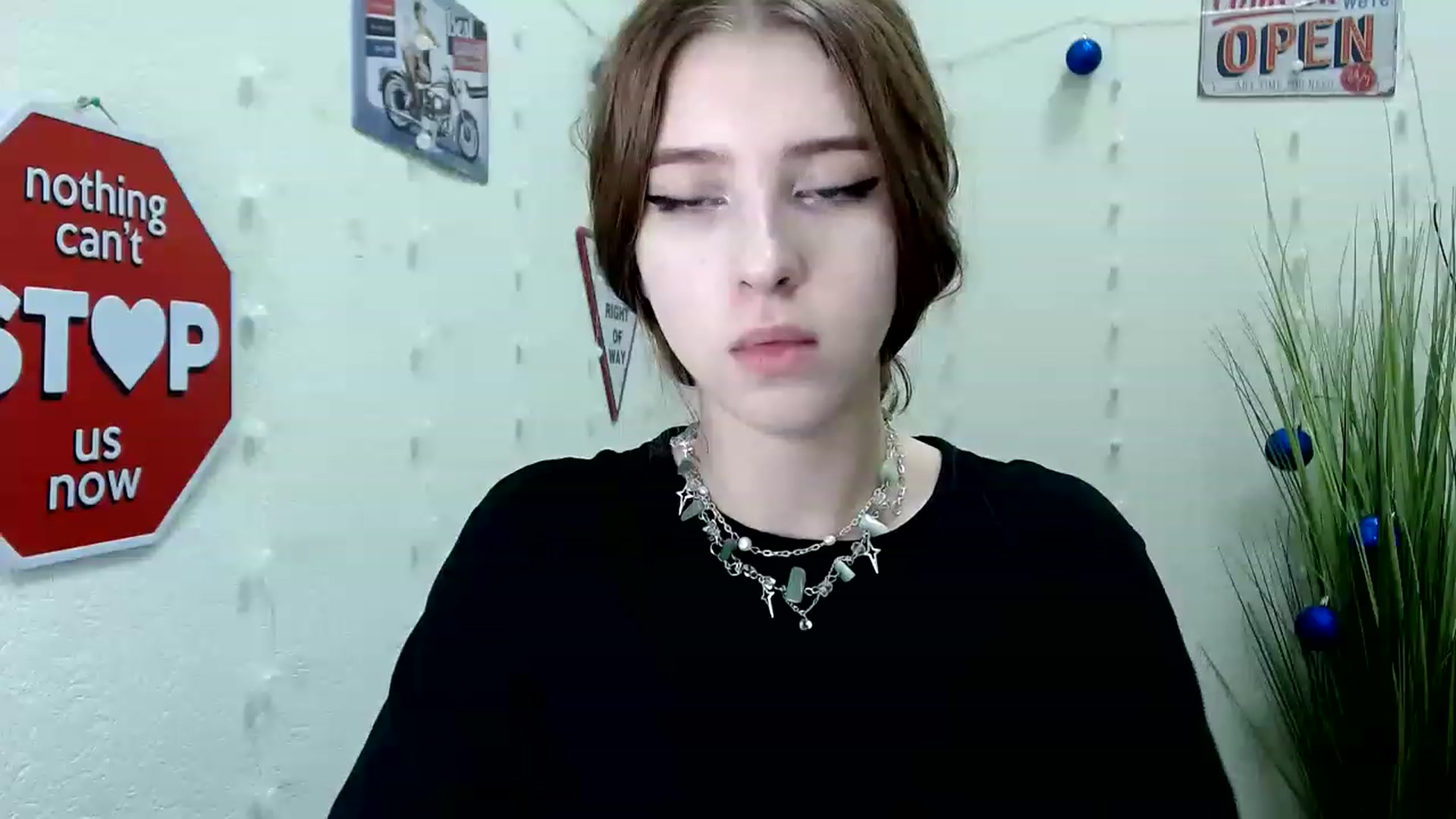 Gallery image thumbnail from Dreamy_devil's myfreecams stream on, 12/10/2022, 17:12 image 5 of 20