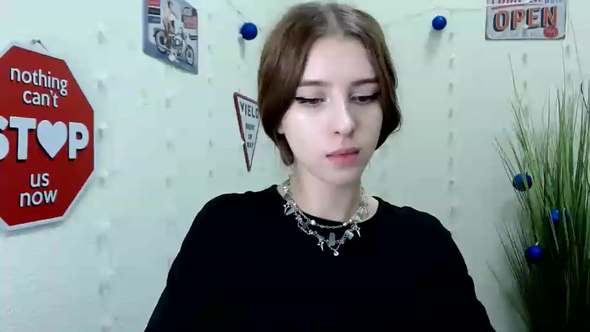 Gallery image thumbnail from Dreamy_devil's myfreecams stream on, 12/10/2022, 17:12 image 10 of 20