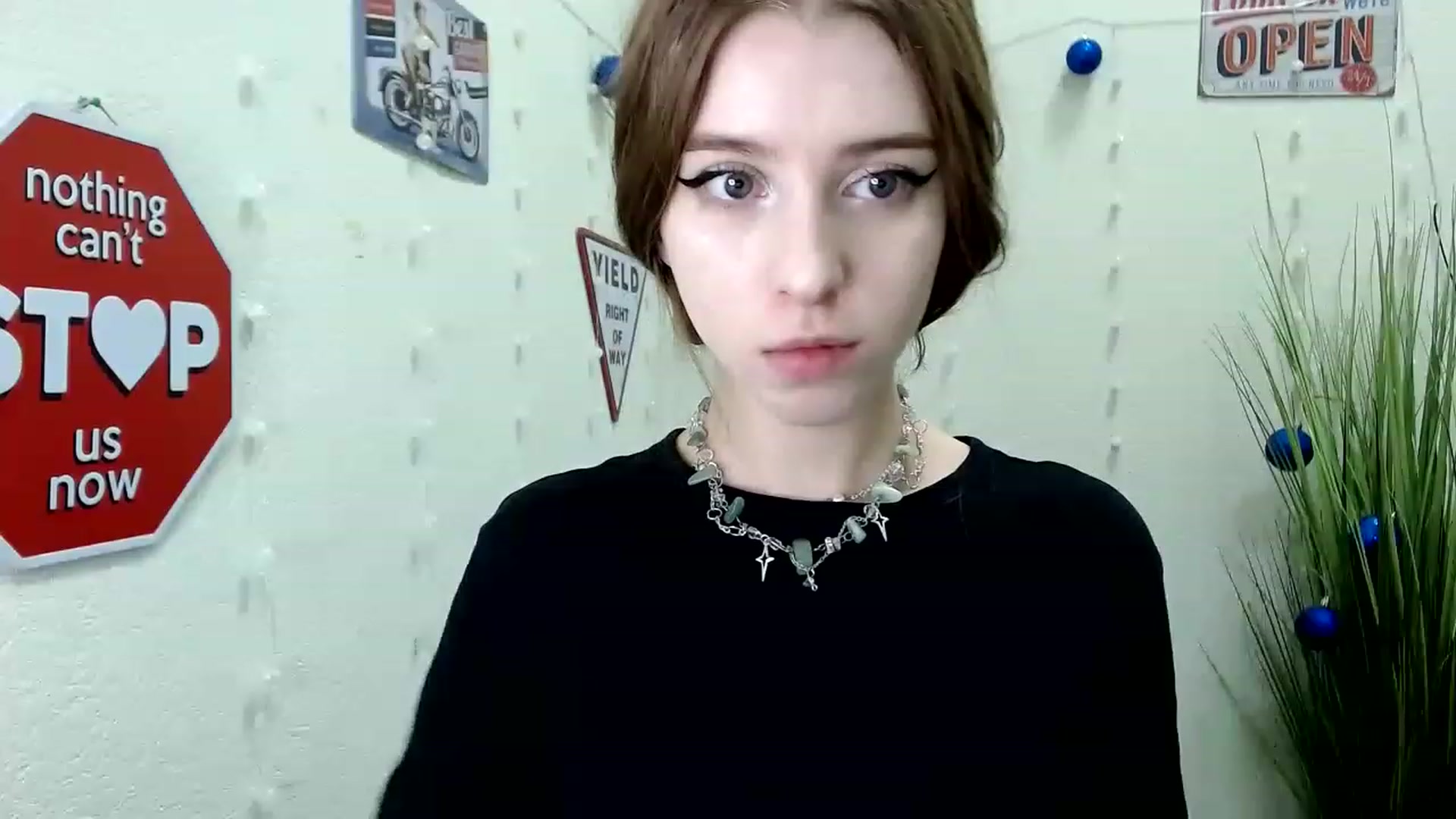 Gallery image thumbnail from Dreamy_devil's myfreecams stream on, 12/10/2022, 17:12 image 16 of 20