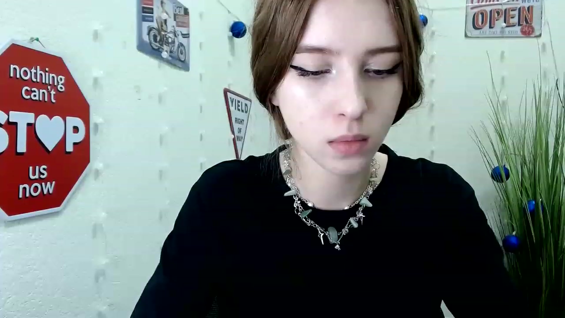 Gallery image thumbnail from Dreamy_devil's myfreecams stream on, 12/10/2022, 17:12 image 15 of 20