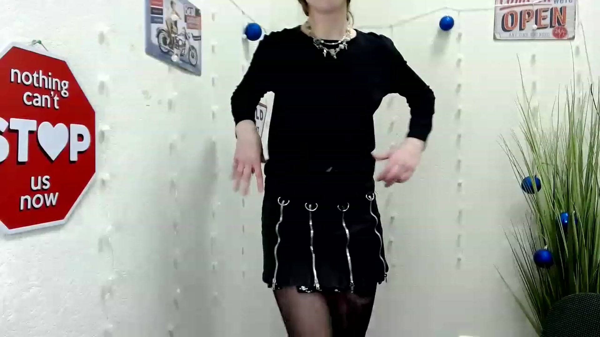 Gallery image thumbnail from Dreamy_devil's myfreecams stream on, 12/10/2022, 17:12 image 14 of 20