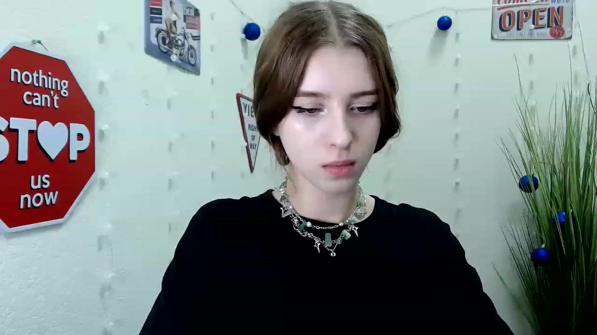 Gallery image thumbnail from Dreamy_devil's myfreecams stream on, 12/10/2022, 17:12 image 6 of 20