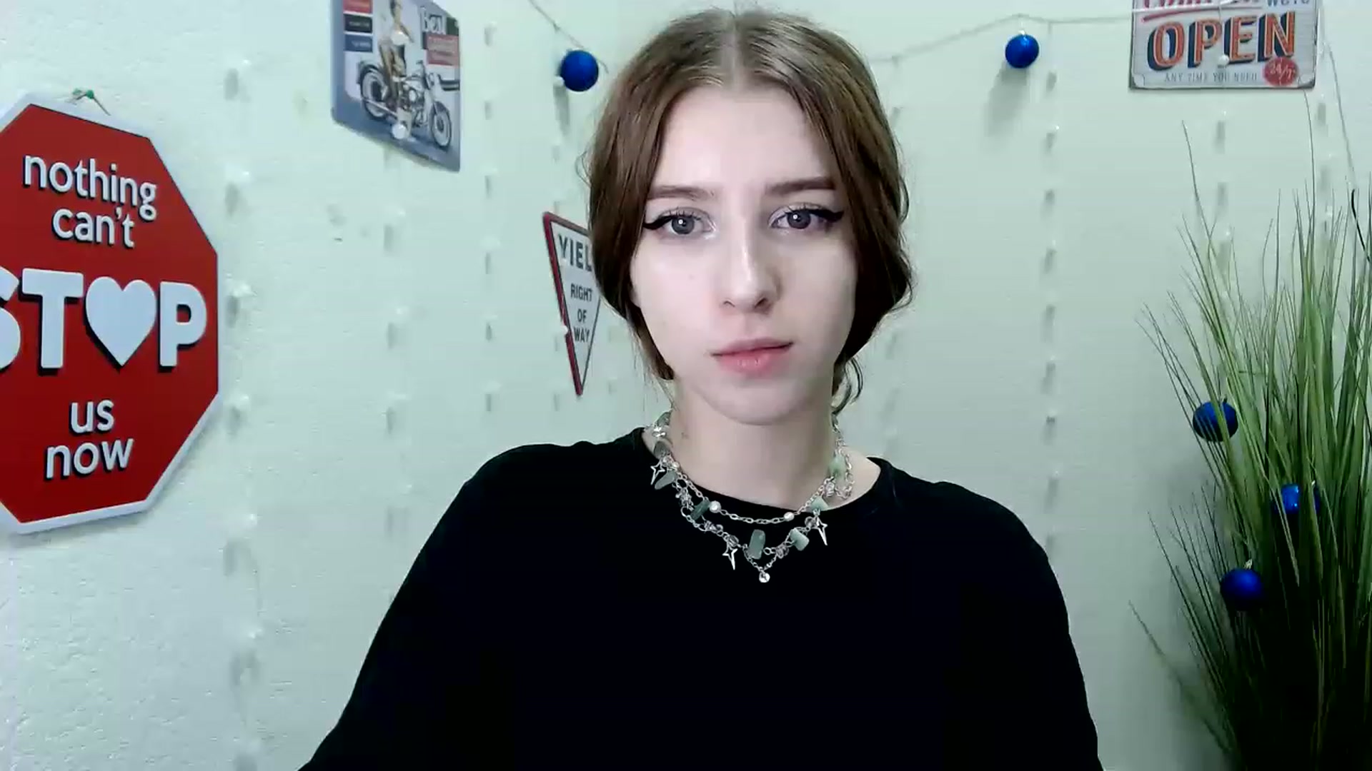 Gallery image thumbnail from Dreamy_devil's myfreecams stream on, 12/10/2022, 17:12 image 8 of 20