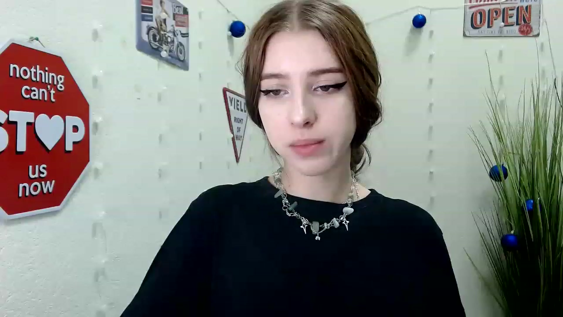 Gallery image thumbnail from Dreamy_devil's myfreecams stream on, 12/10/2022, 17:12 image 18 of 20