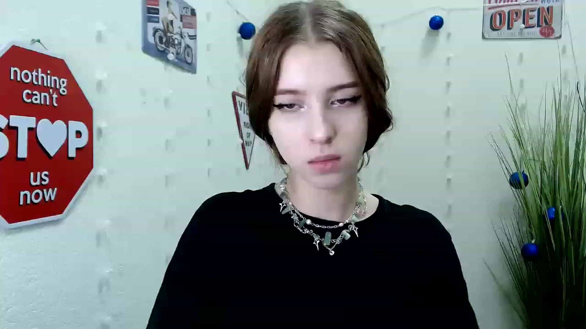 Gallery image thumbnail from Dreamy_devil's myfreecams stream on, 12/10/2022, 17:12 image 9 of 20