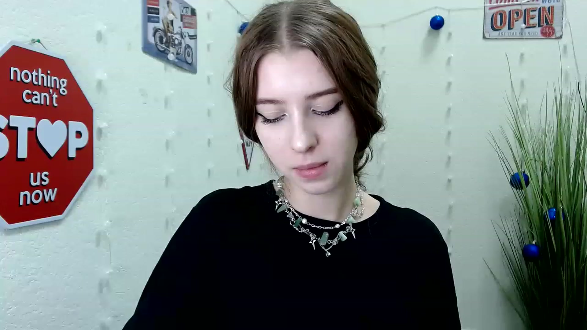 Gallery image thumbnail from Dreamy_devil's myfreecams stream on, 12/10/2022, 17:12 image 13 of 20