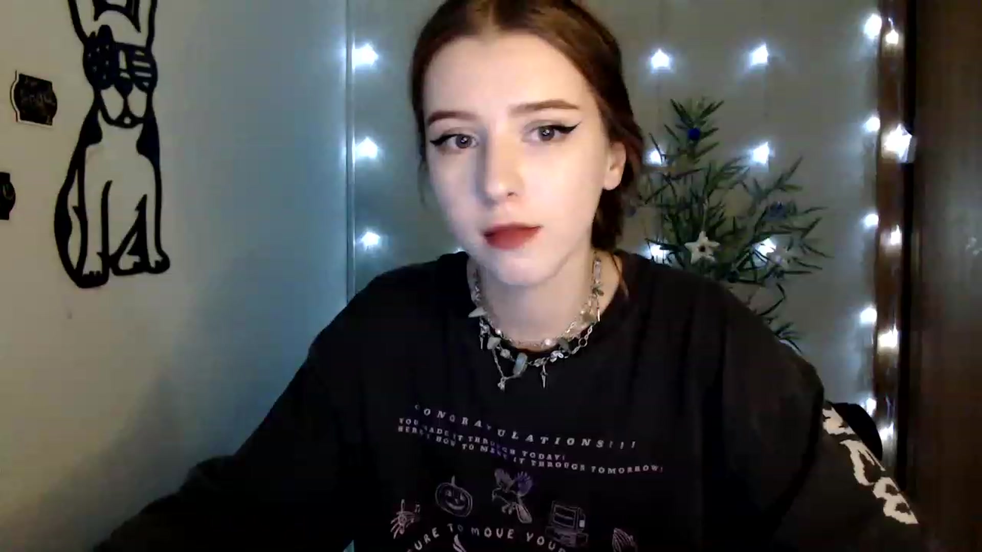 Gallery image thumbnail from Dreamy_devil's myfreecams stream on, 12/12/2022, 17:17 image 4 of 20