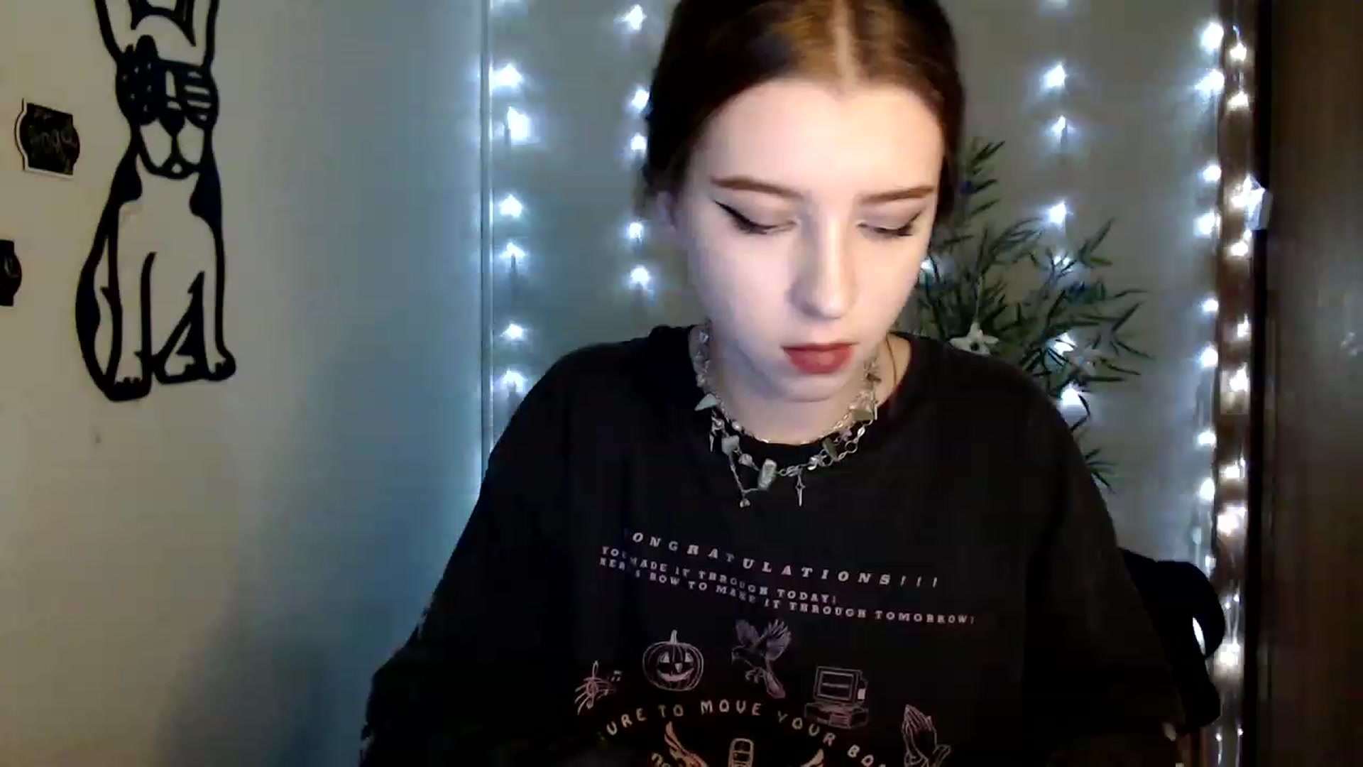 Gallery image thumbnail from Dreamy_devil's myfreecams stream on, 12/12/2022, 17:17 image 6 of 20